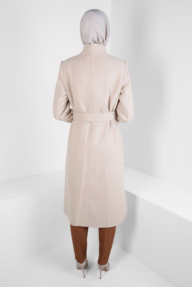 Tesettür giyim BEJ KEMERLİ KABAN 90437 - ALVİNA