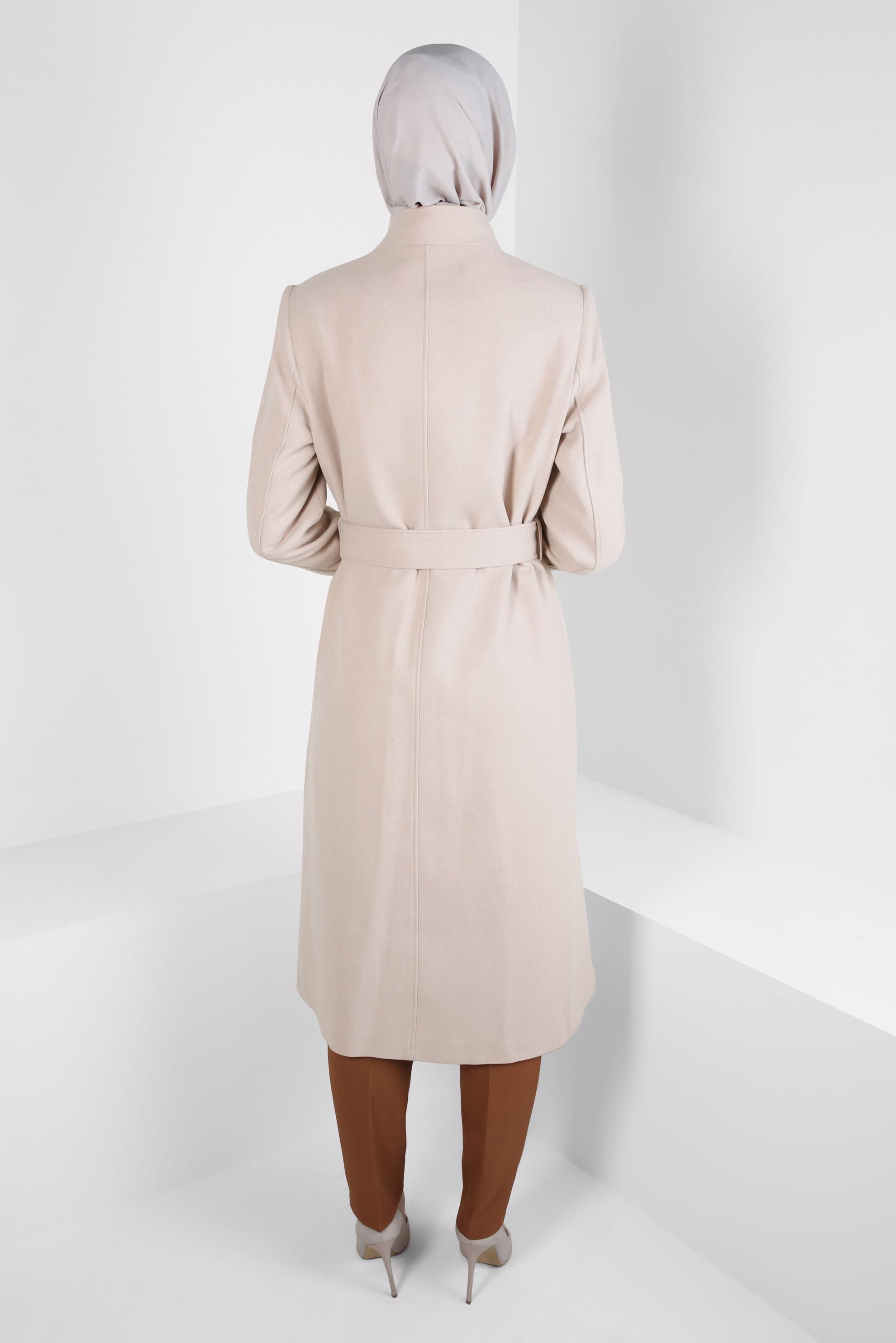 Tesettür giyim BEJ KEMERLİ KABAN 90437