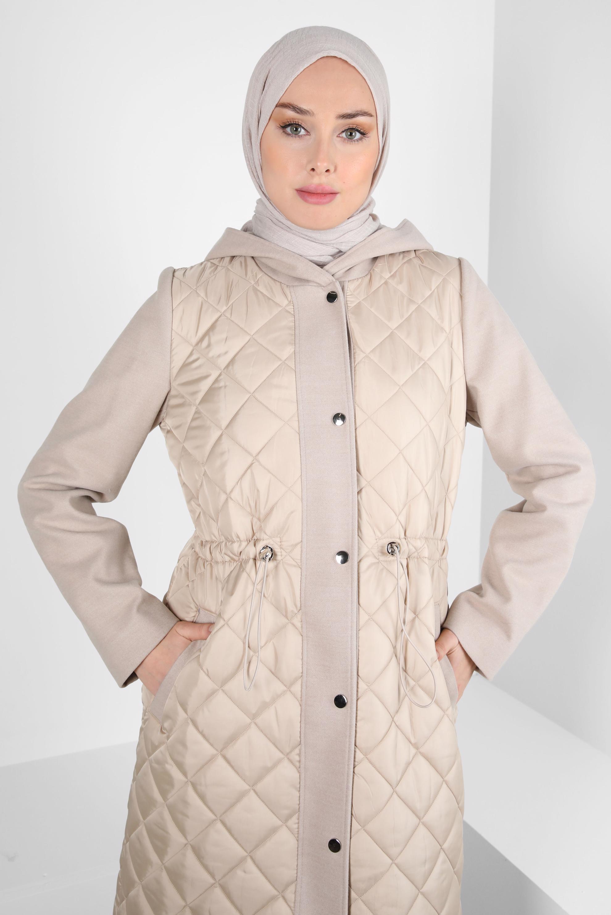 Tesettür giyim BEJ ÇITÇITLI KAPİTONE KABAN 90447