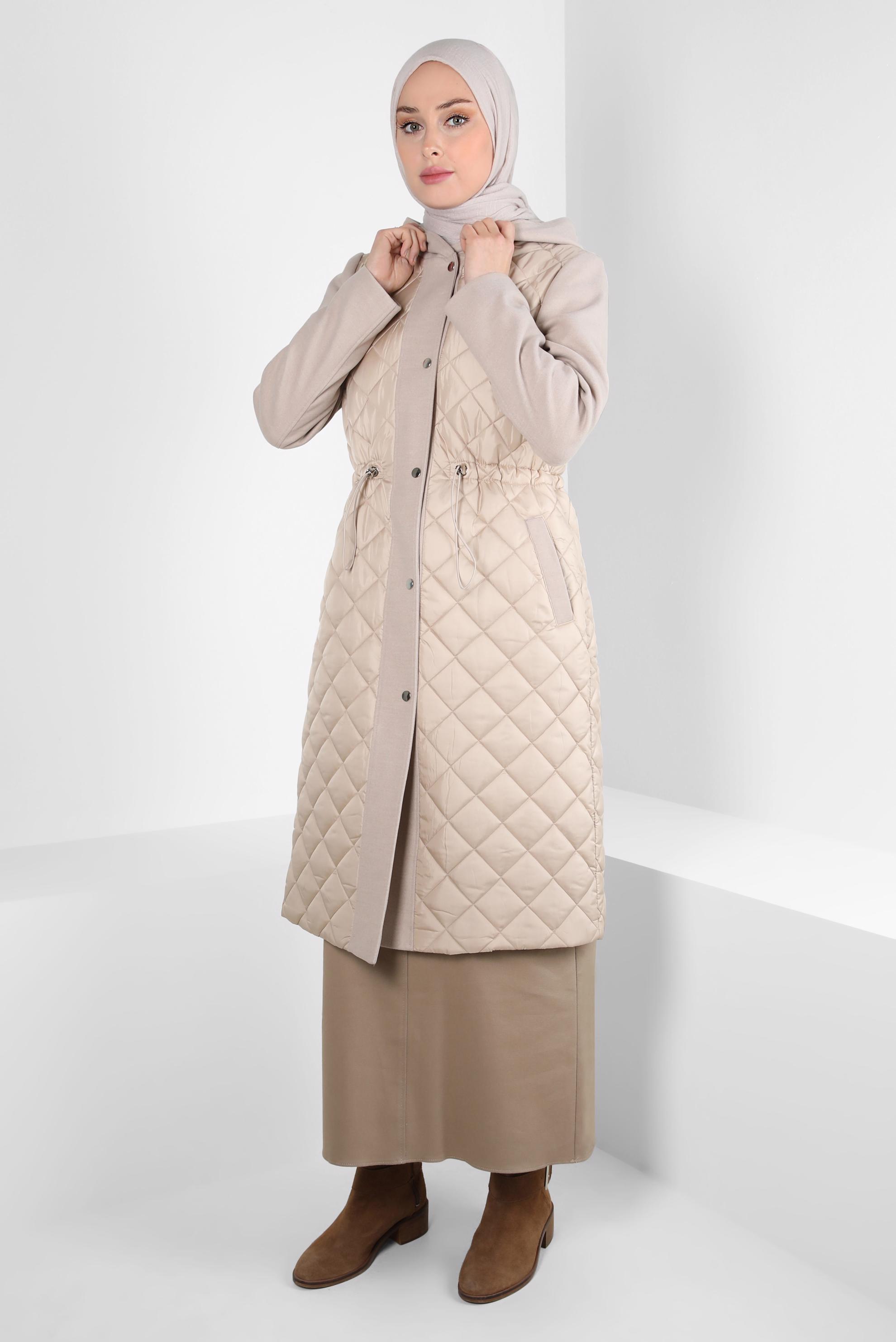 Tesettür giyim BEJ ÇITÇITLI KAPİTONE KABAN 90447