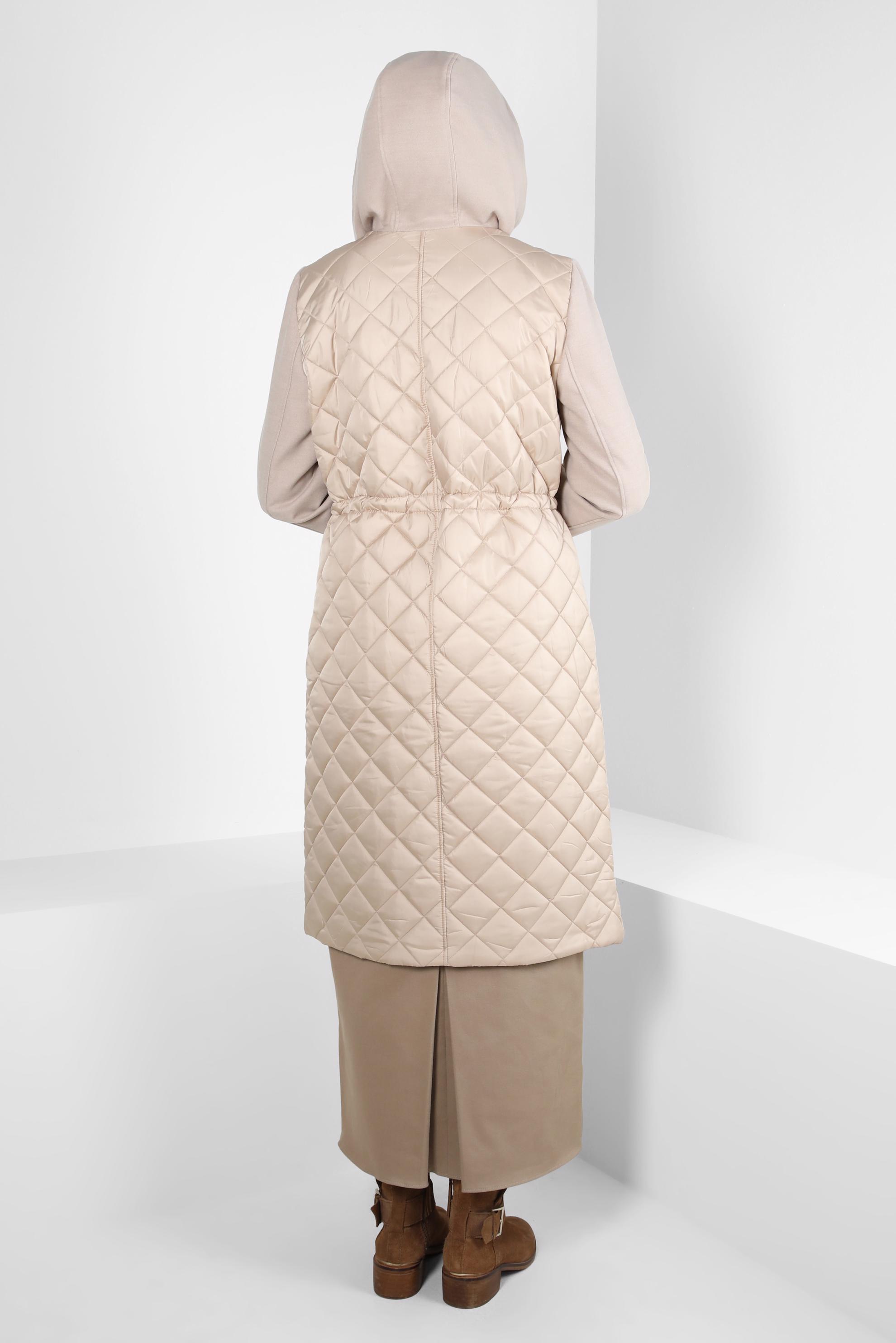 Tesettür giyim BEJ ÇITÇITLI KAPİTONE KABAN 90447