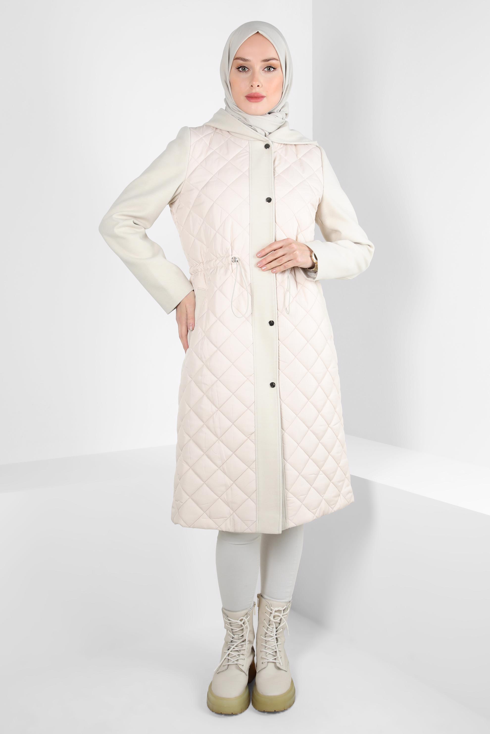 Tesettür giyim BEJ ÇITÇITLI KAPİTONE KABAN 90447