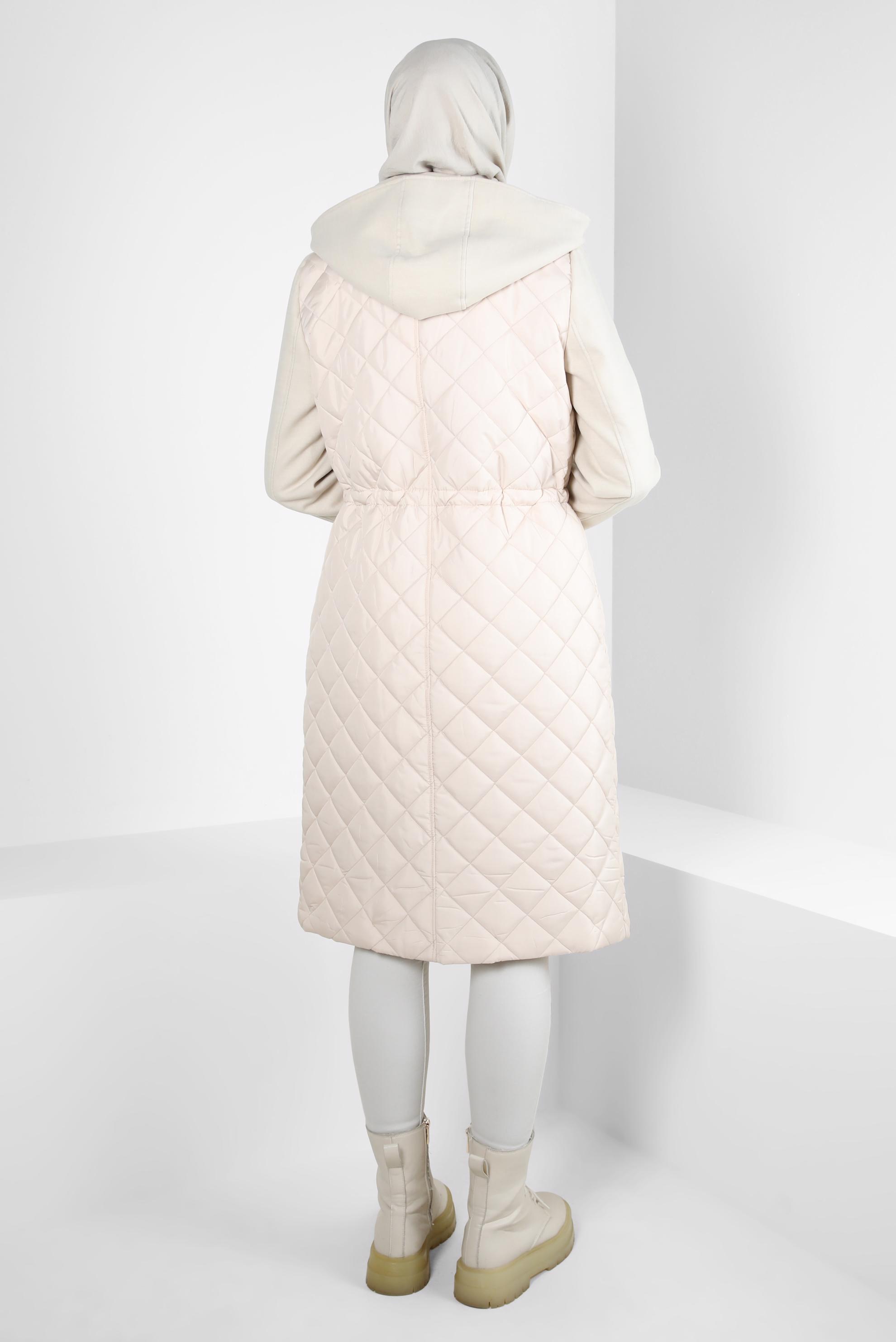 Tesettür giyim BEJ ÇITÇITLI KAPİTONE KABAN 90447