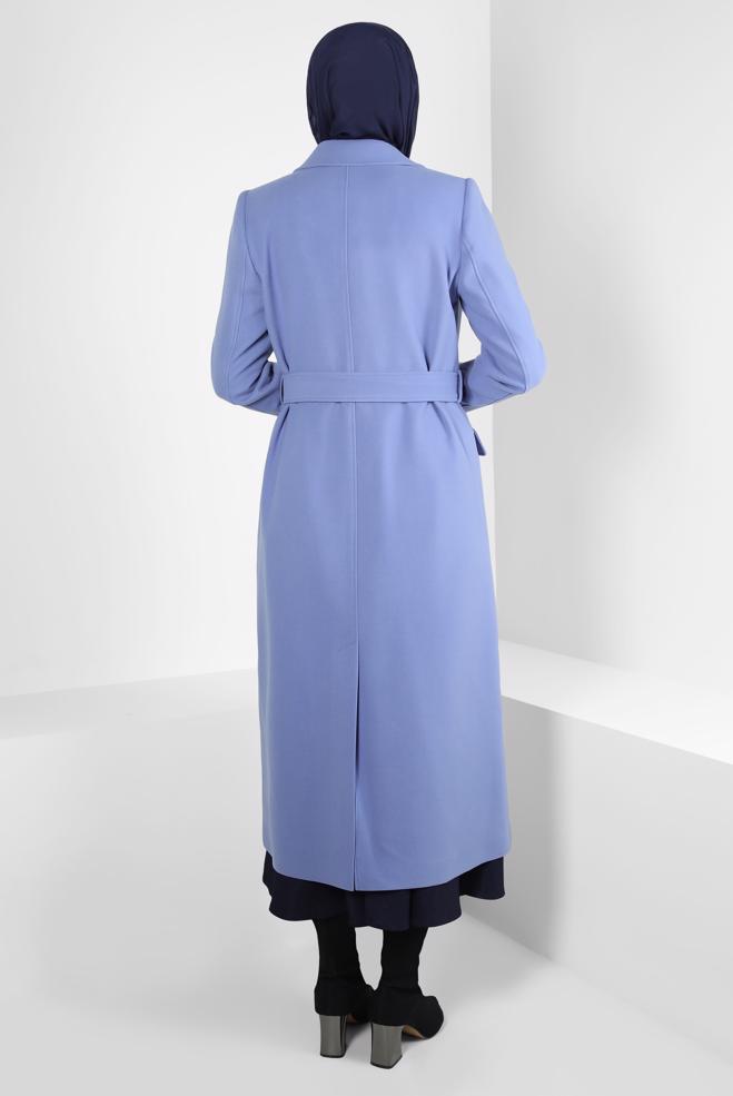 Tesettür giyim MAVİ KEMERLİ KRUVAZE YAKA KABAN 90448 - ALVİNA