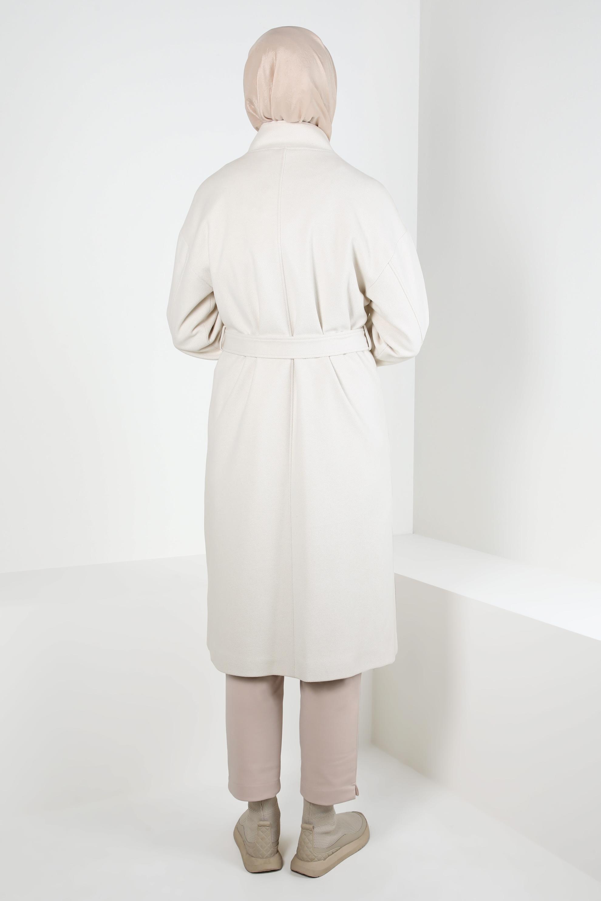 Tesettür giyim BEJ KUŞAKLI KABAN 90457