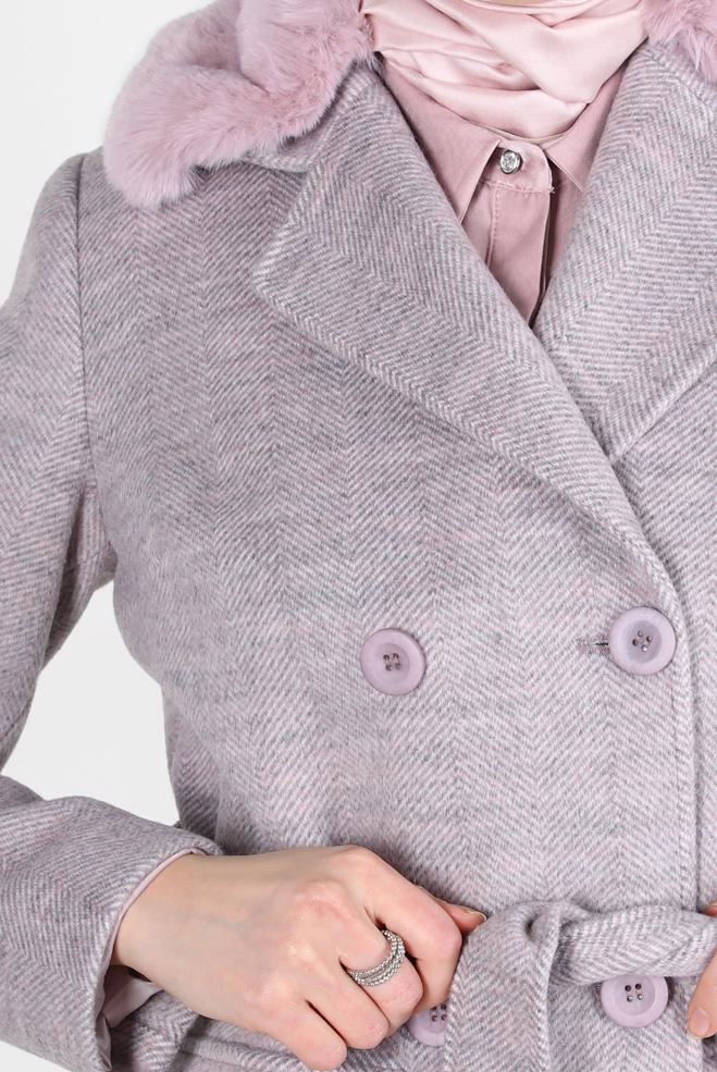 Tesettür giyim MOR KÜRK DETAYLI KUŞAKLI KABAN 90463-1 - ALVİNA