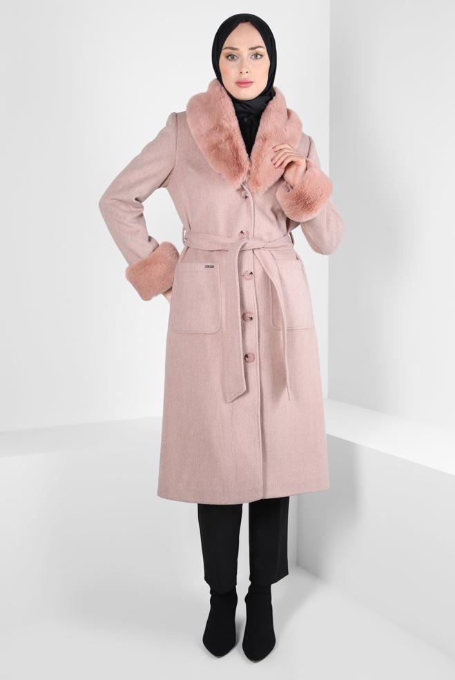 Tesettür giyim PUDRA KÜRK DETAYLI KUŞAKLI KABAN 90465 - ALVİNA