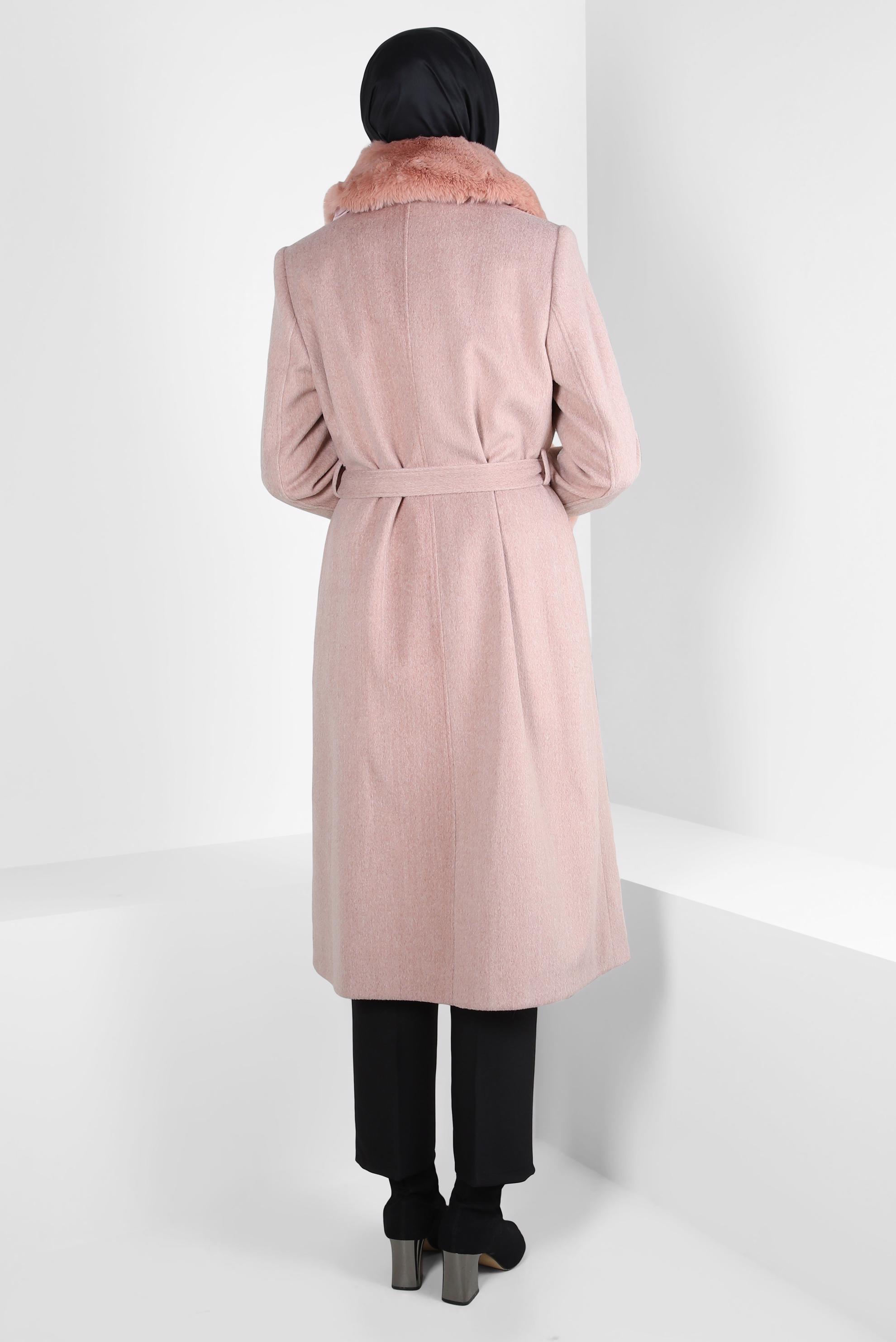 Tesettür giyim PUDRA KÜRK DETAYLI KUŞAKLI KABAN 90465