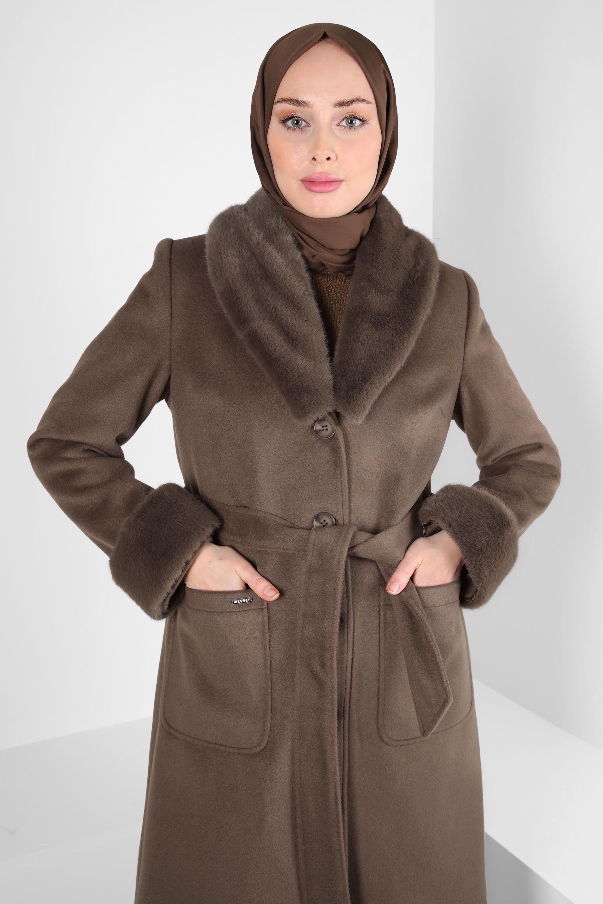 Tesettür giyim KAHVE KÜRK DETAYLI KUŞAKLI KABAN 90465