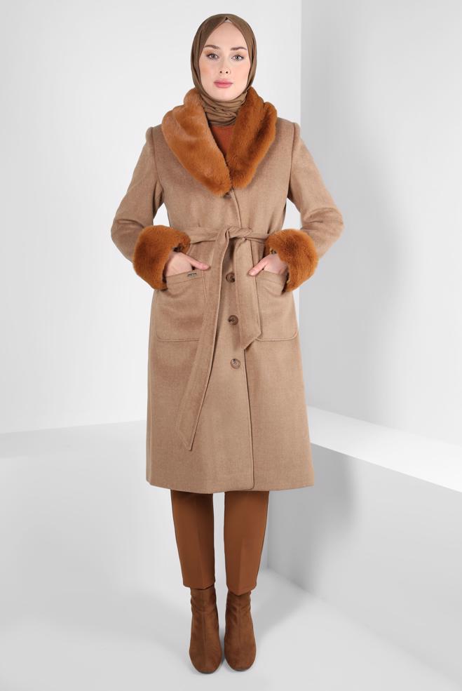 Tesettür giyim TABA KÜRK DETAYLI KUŞAKLI KABAN 90465 - ALVİNA