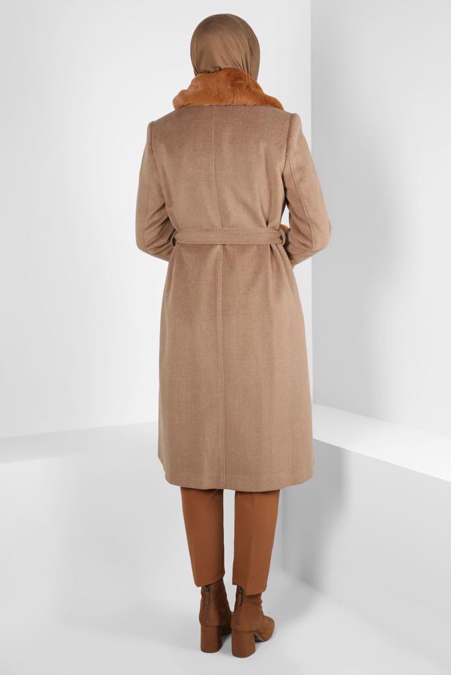 Tesettür giyim TABA KÜRK DETAYLI KUŞAKLI KABAN 90465 - ALVİNA