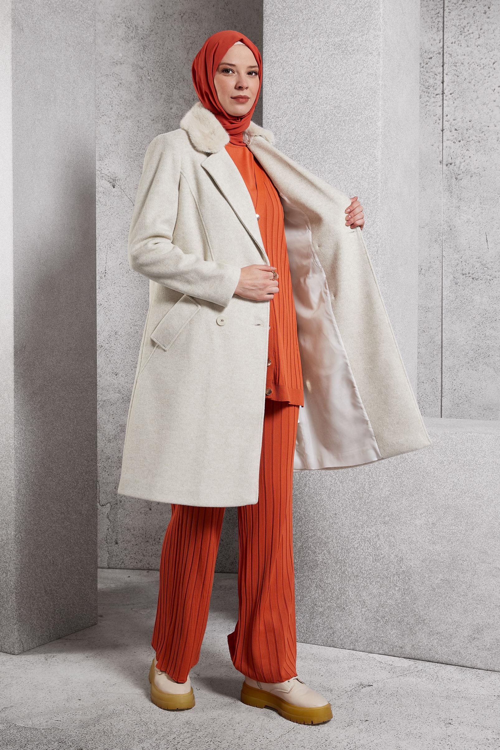 Tesettür giyim EKRU SUNİ KÜRK YAKA KABAN 90466