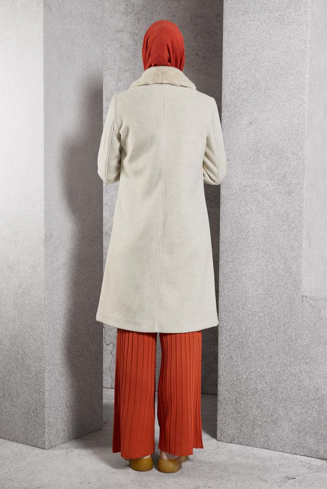 Tesettür giyim EKRU SUNİ KÜRK YAKA KABAN 90466 - ALVİNA