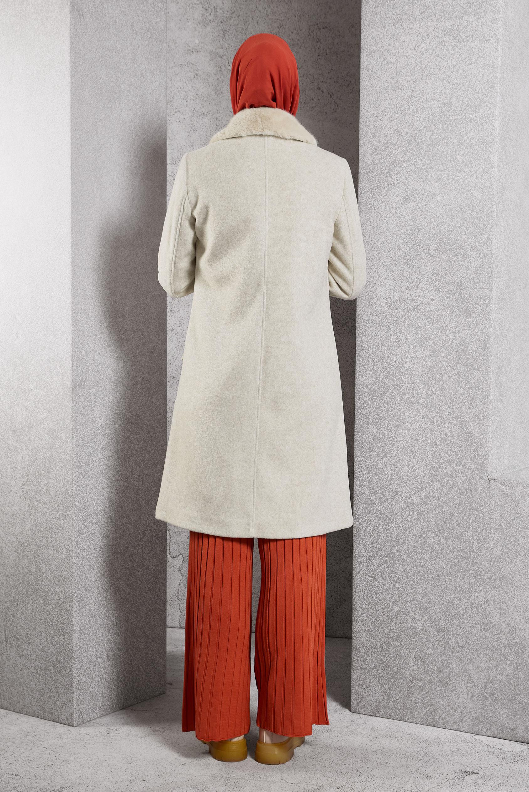 Tesettür giyim EKRU SUNİ KÜRK YAKA KABAN 90466