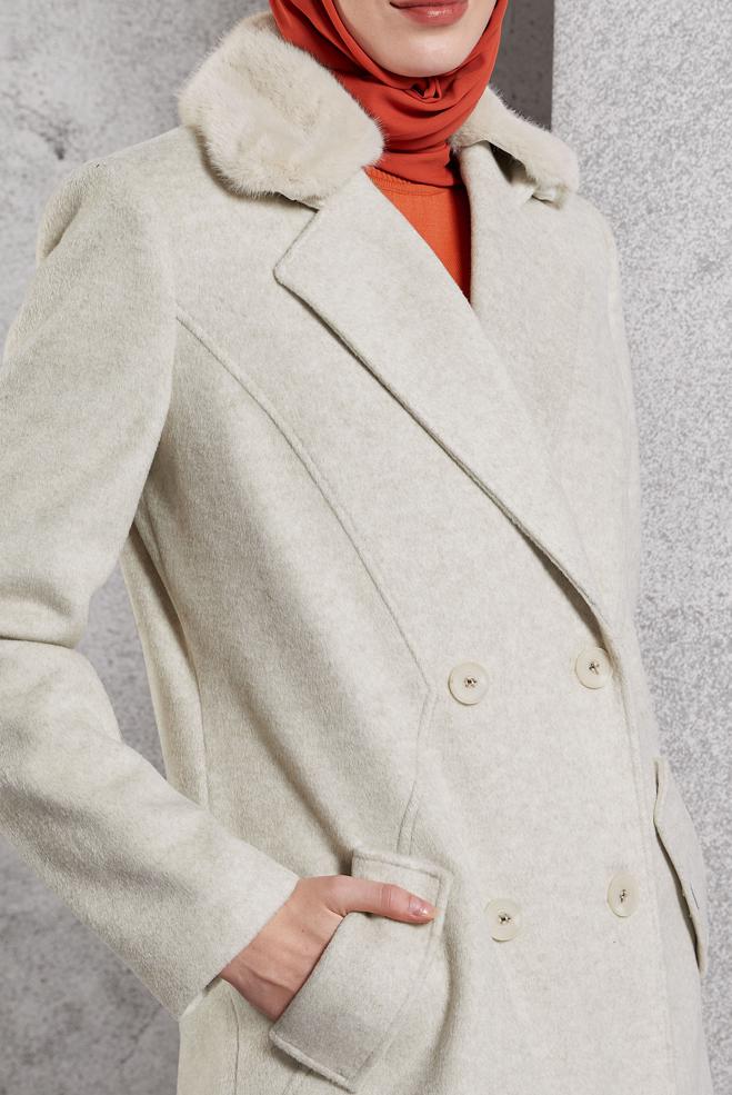 Tesettür giyim EKRU SUNİ KÜRK YAKA KABAN 90466 - ALVİNA