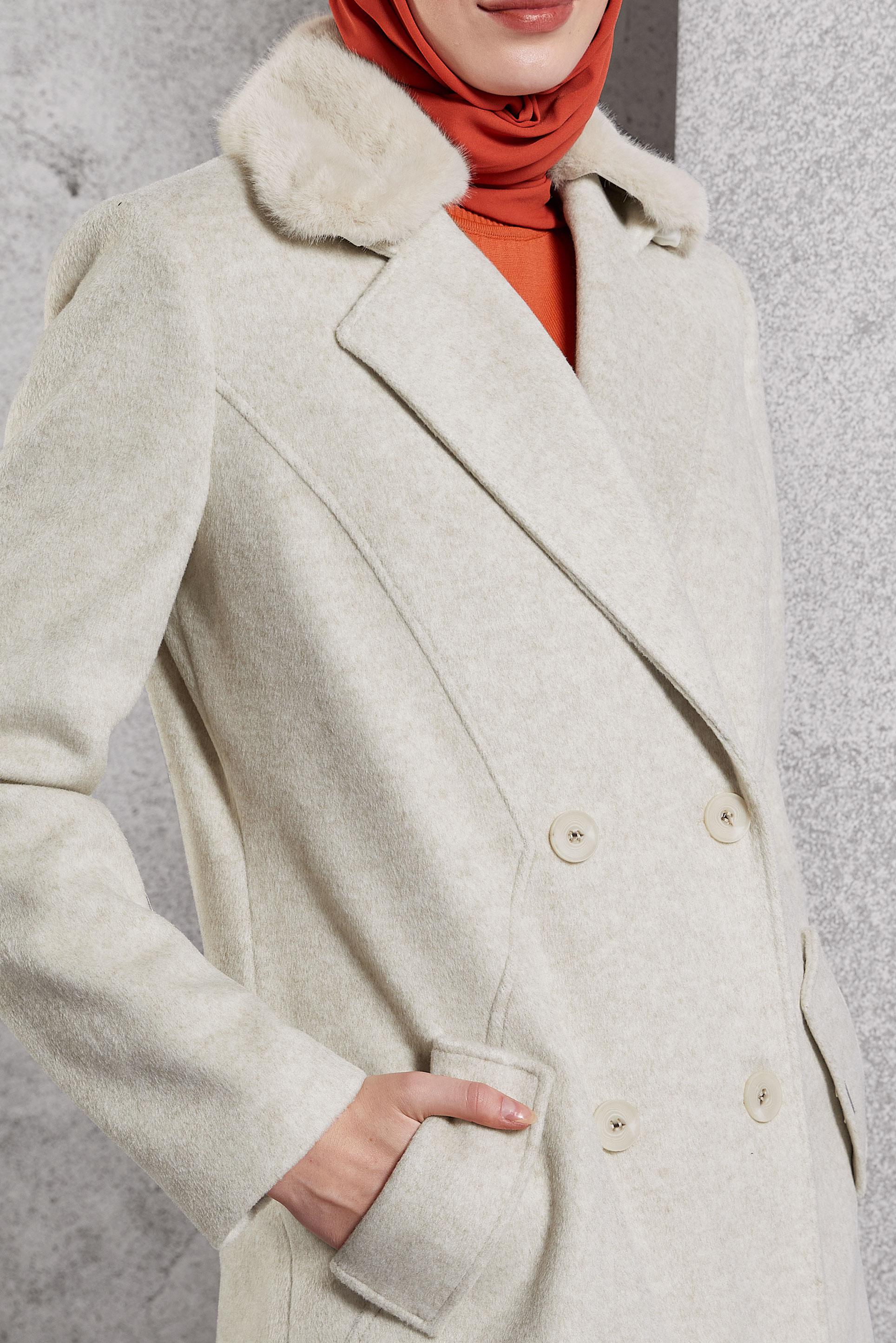 Tesettür giyim EKRU SUNİ KÜRK YAKA KABAN 90466