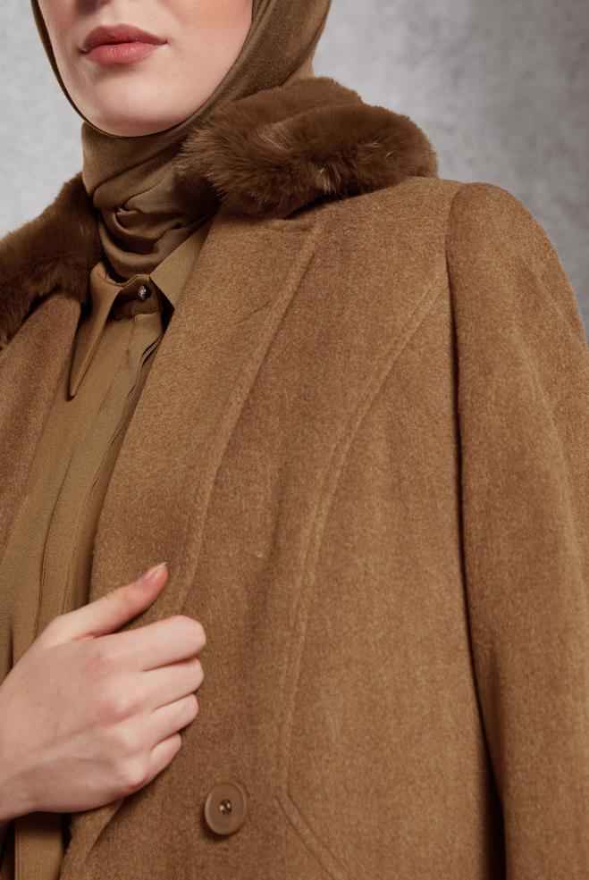 Tesettür giyim TABA SUNİ KÜRK YAKA KABAN 90466 - ALVİNA