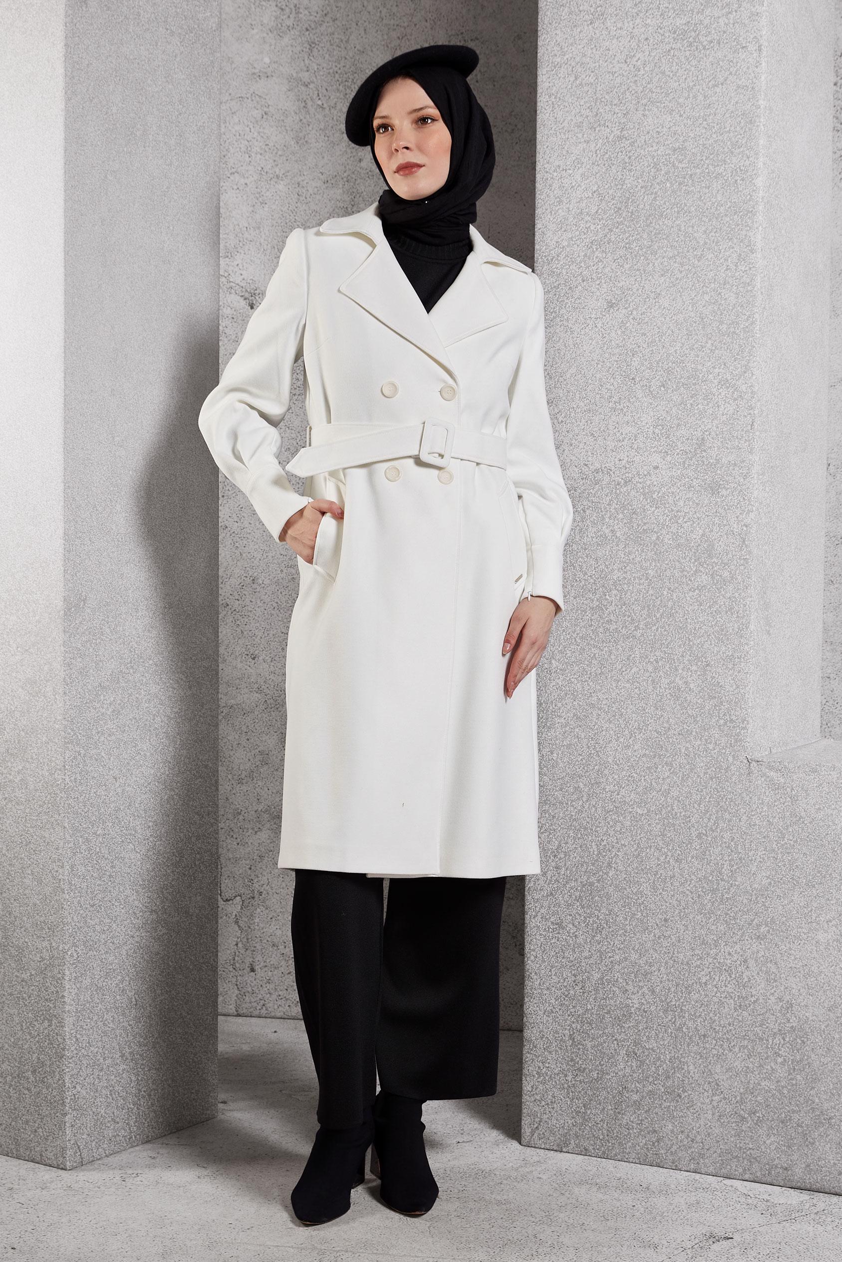 Tesettür giyim BEYAZ KEMERLİ KABAN 90471