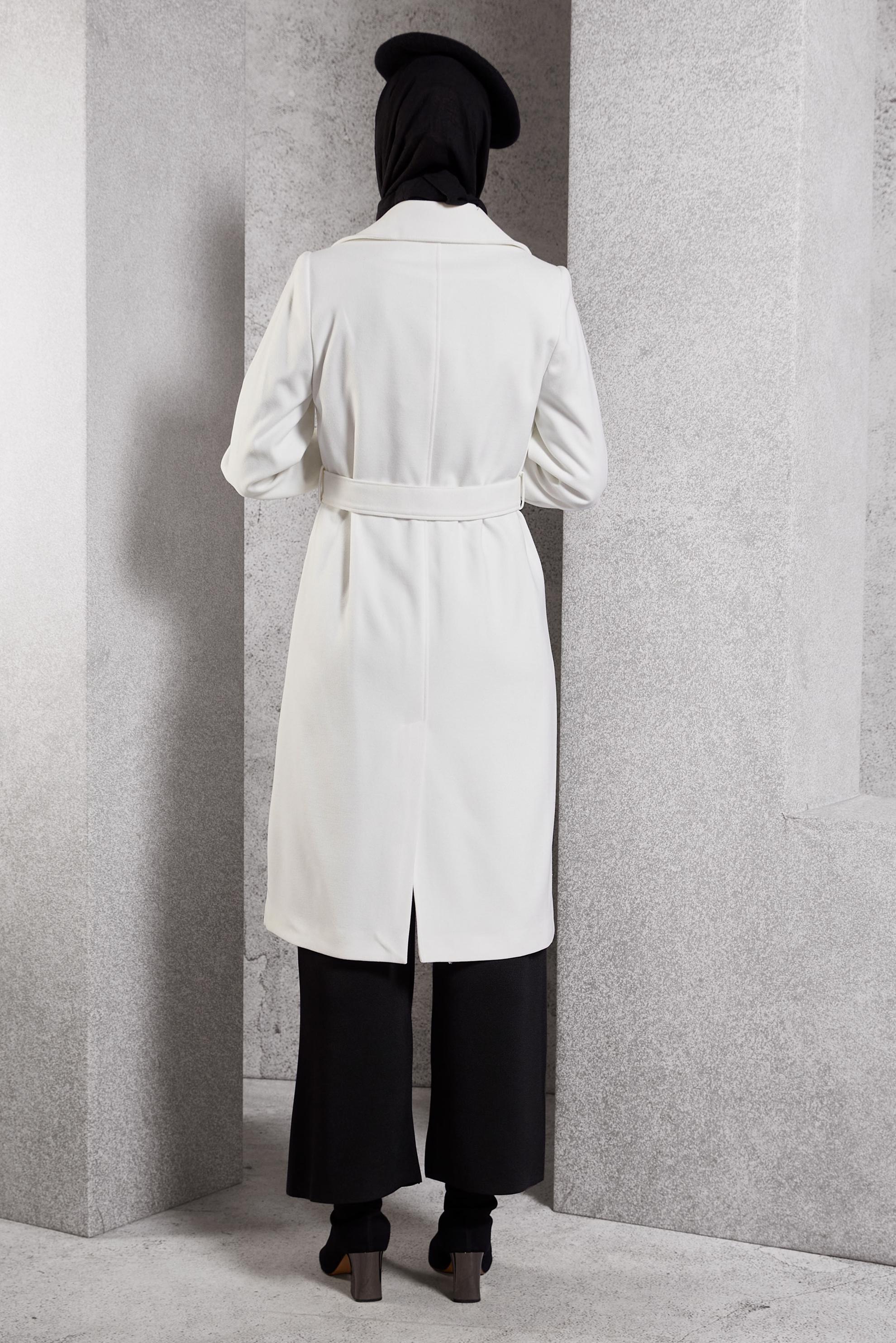 Tesettür giyim BEYAZ KEMERLİ KABAN 90471