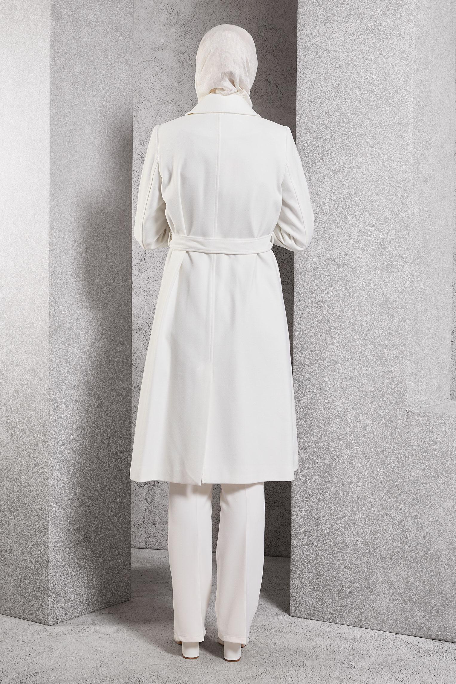 Tesettür giyim BEYAZ KUŞAKLI KABAN 90473