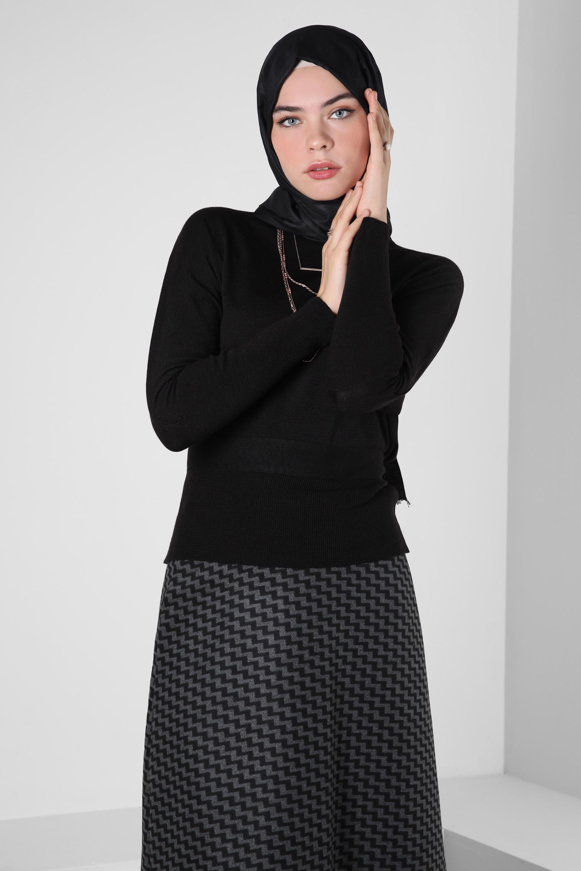 Tesettür giyim SİYAH KUŞAKLI TRİKO KAZAK 44052