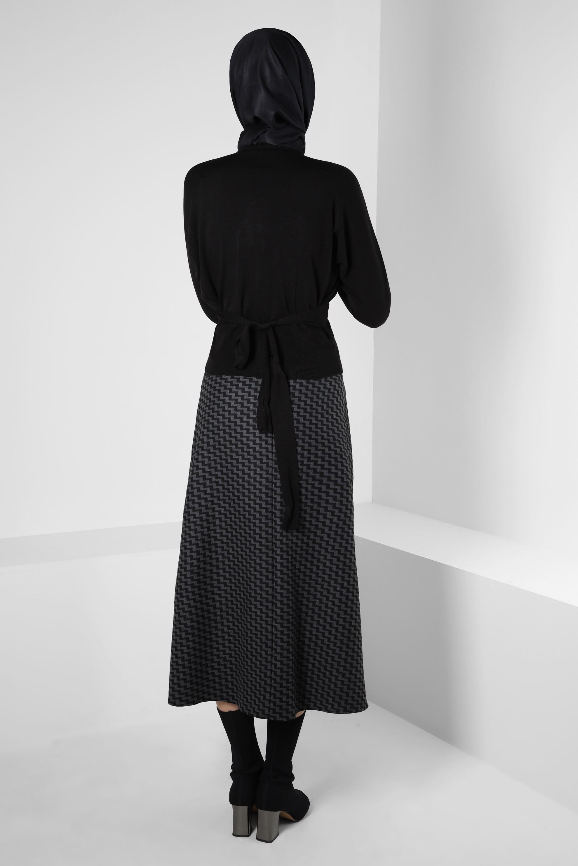 Tesettür giyim SİYAH KUŞAKLI TRİKO KAZAK 44052