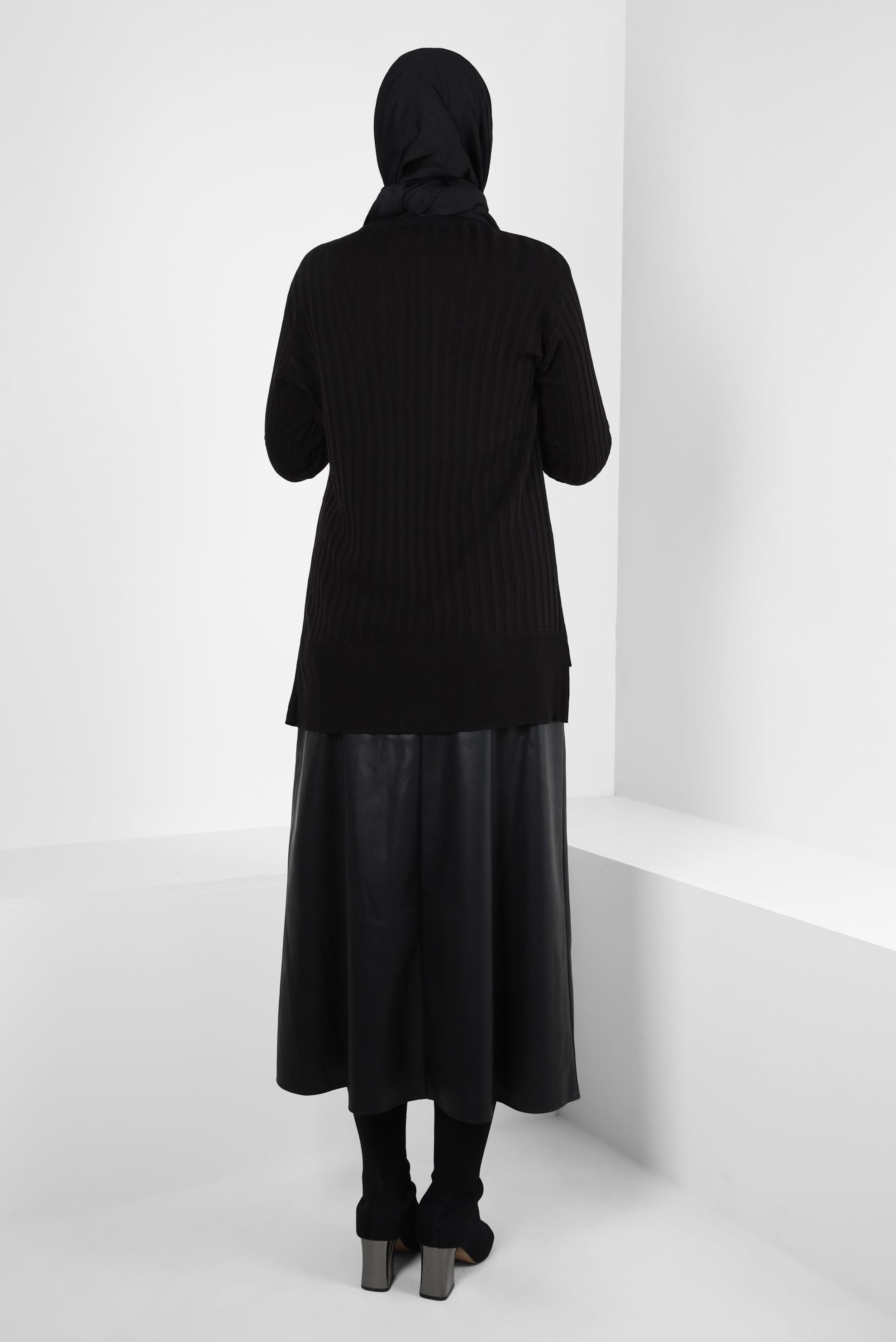 Tesettür giyim SİYAH DÜĞME DETAYLI TRİKO KAZAK 44073-1