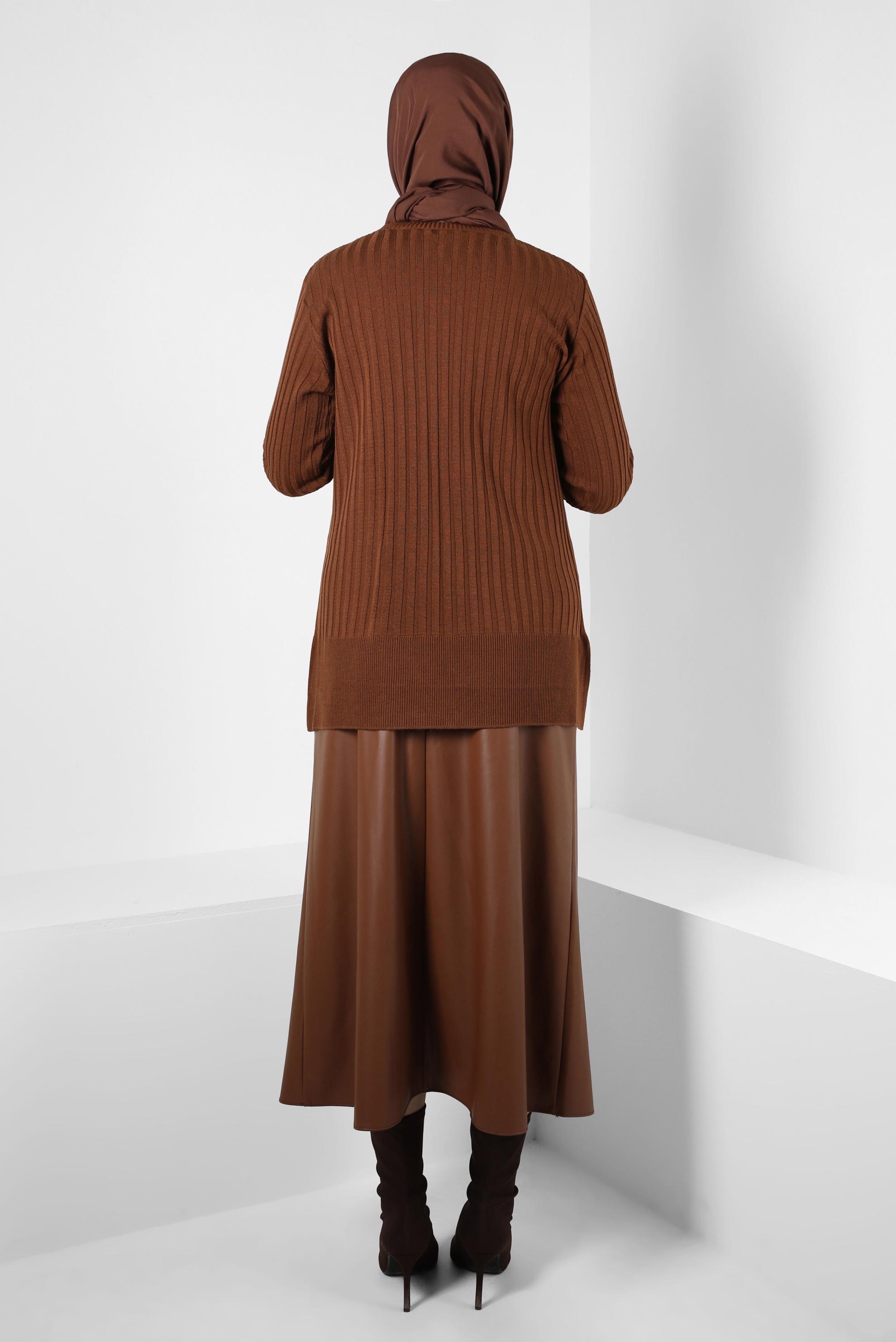 Tesettür giyim KAHVE DÜĞME DETAYLI TRİKO KAZAK 44073-1