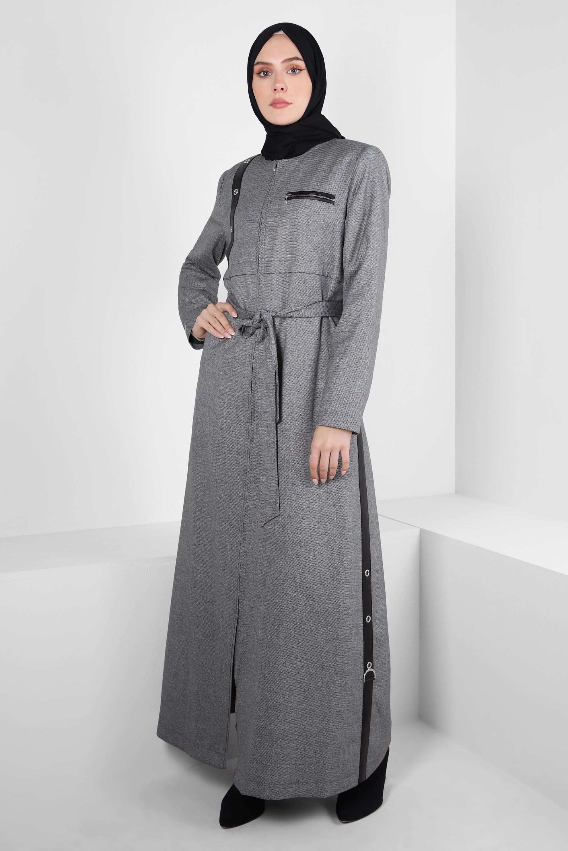 Tesettür giyim SİYAH KUŞGÖZÜ DETAYLI KUŞAKLI PARDESÜ 10815
