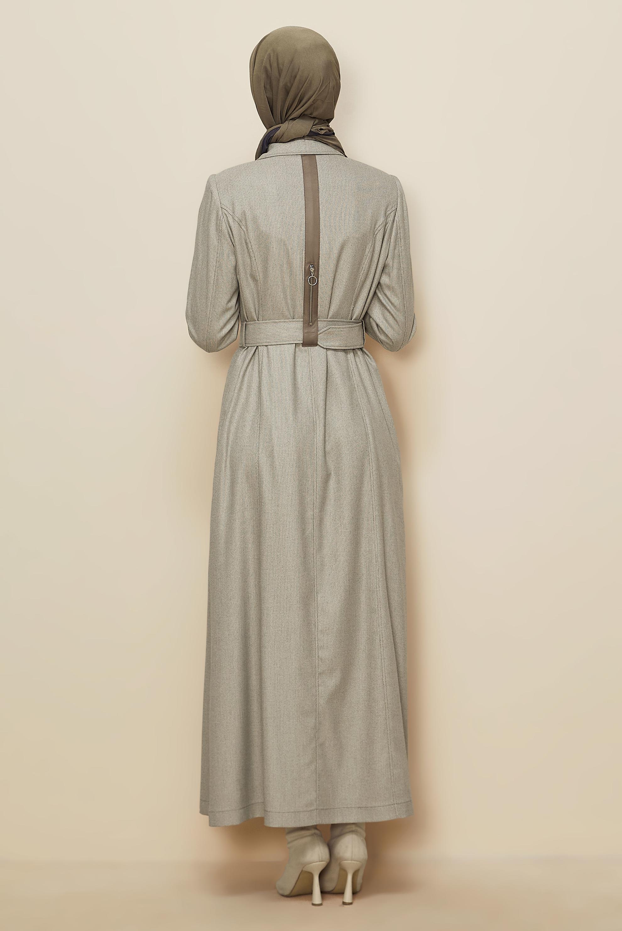 Tesettür giyim BEJ KEMERLİ PARDESÜ 10825