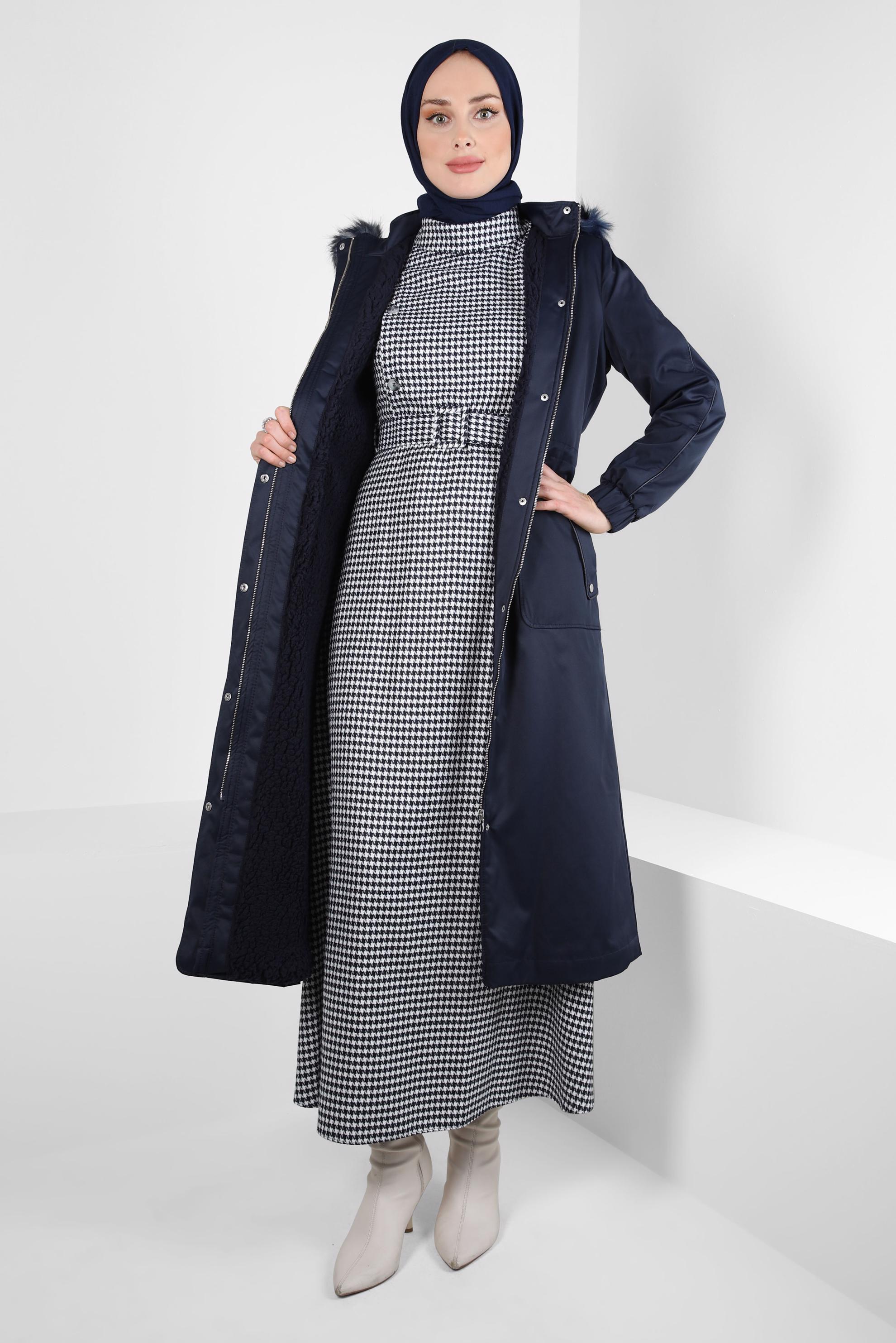 Tesettür giyim LACİVERT KAPÜŞONU KÜRKLÜ PARKA 90261