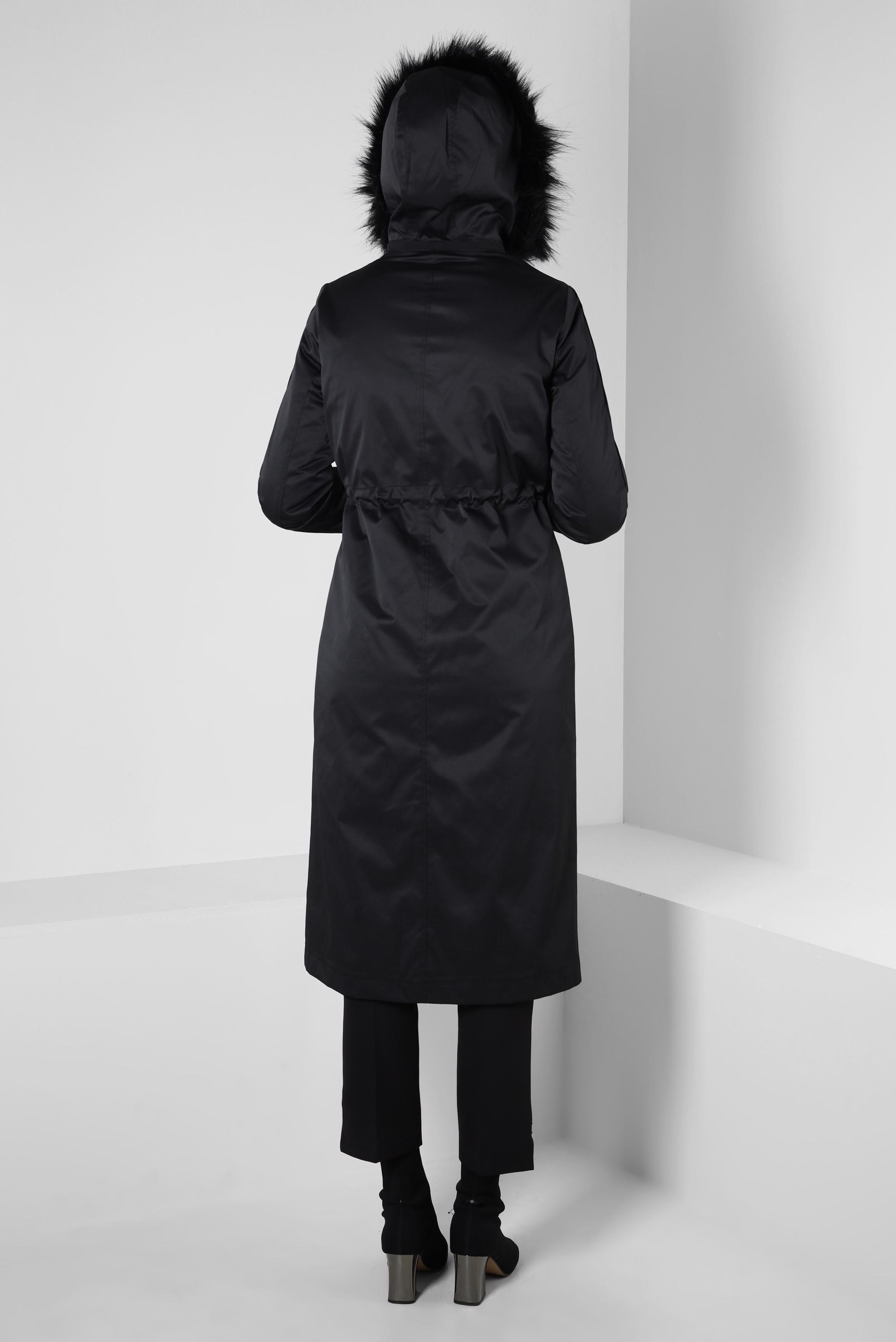 Tesettür giyim SİYAH KAPÜŞONLU PARKA 90266