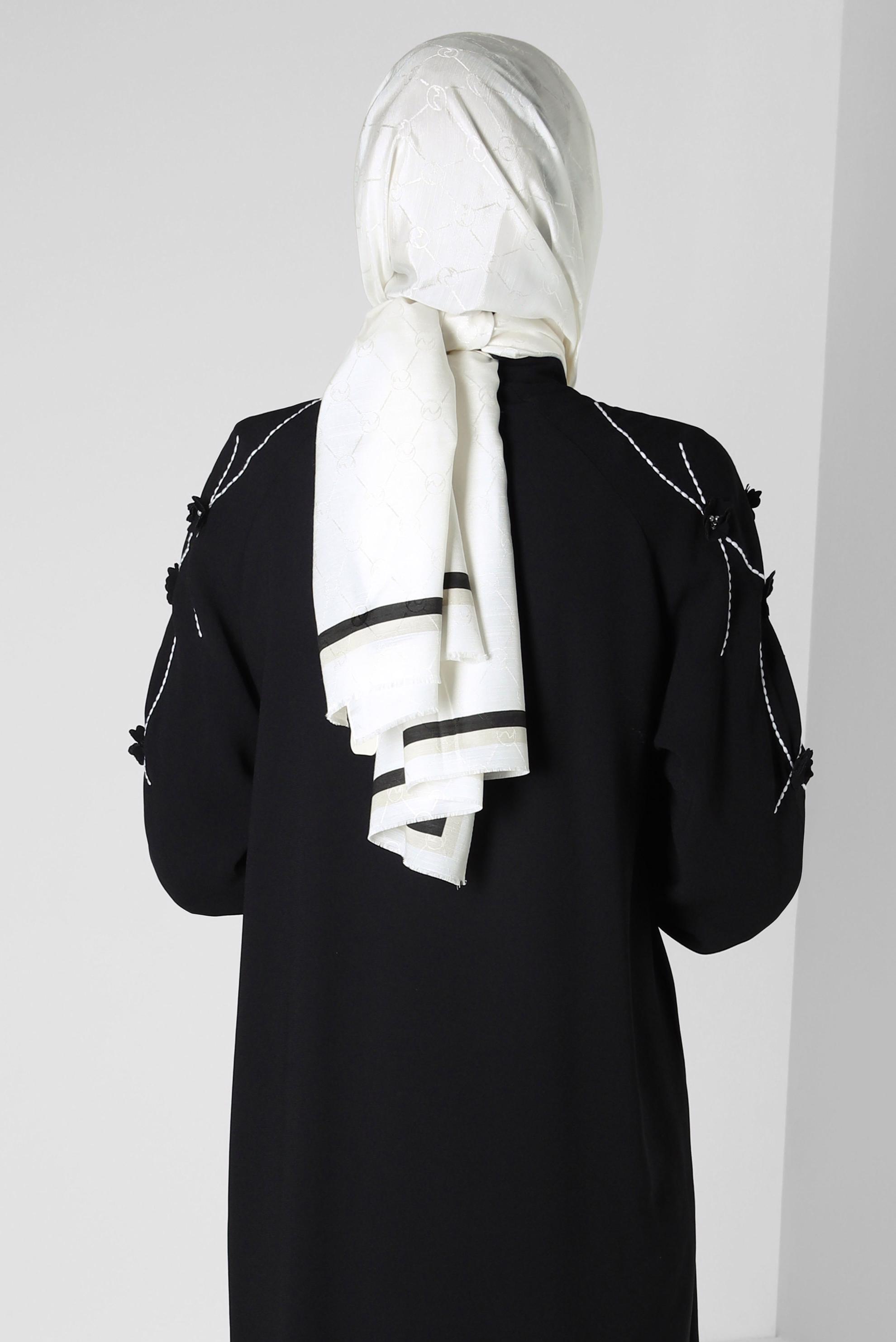 Tesettür giyim BEYAZ ALVİNA MONOGRAM ŞAL 8300