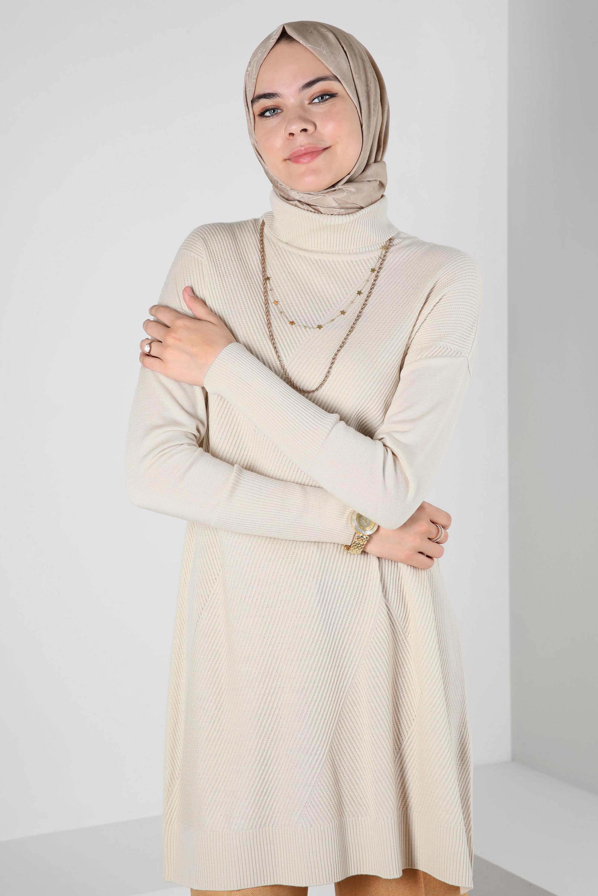 Tesettür giyim BEJ ALVİNA MONOGRAM ŞAL 8300