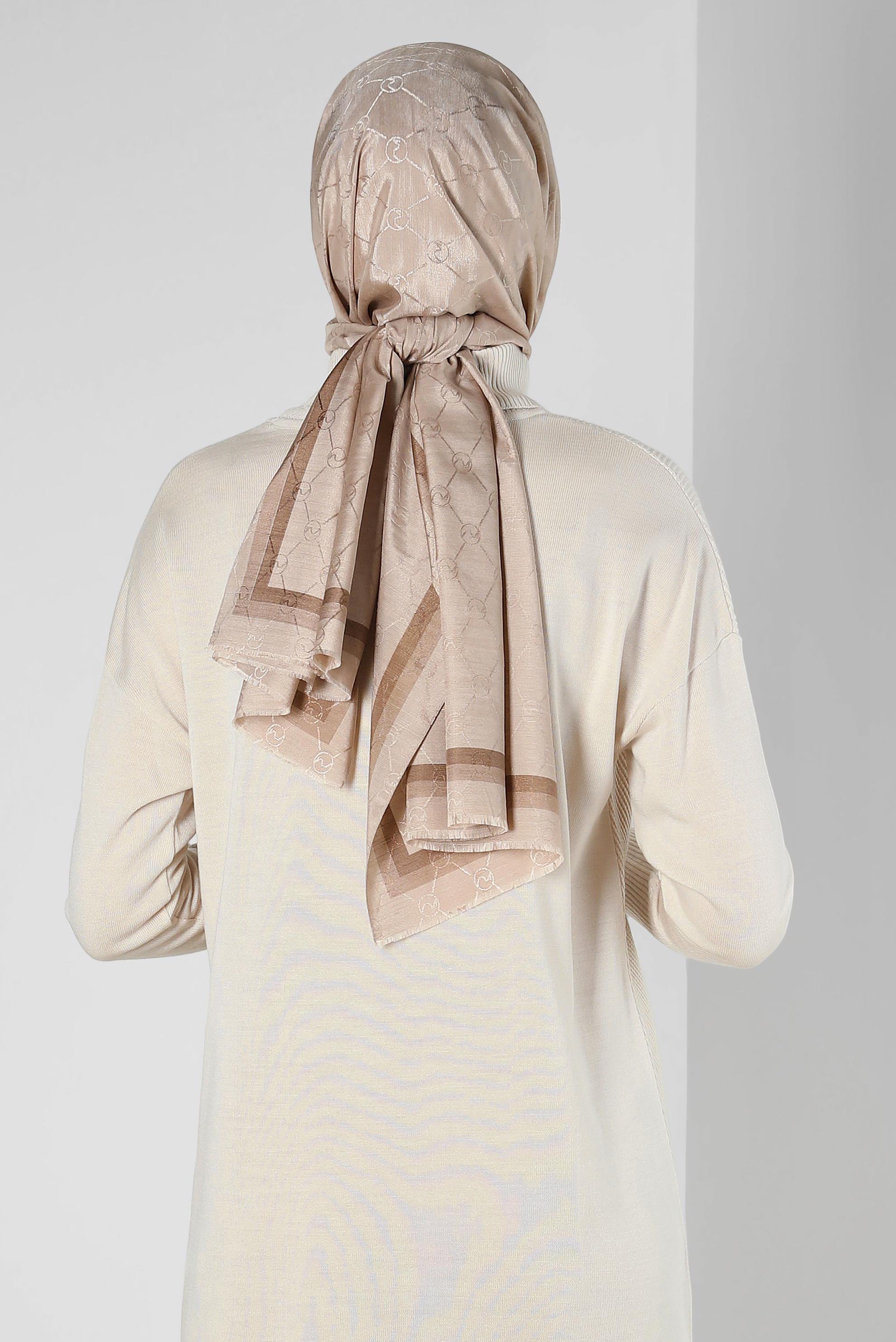 Tesettür giyim BEJ ALVİNA MONOGRAM ŞAL 8300