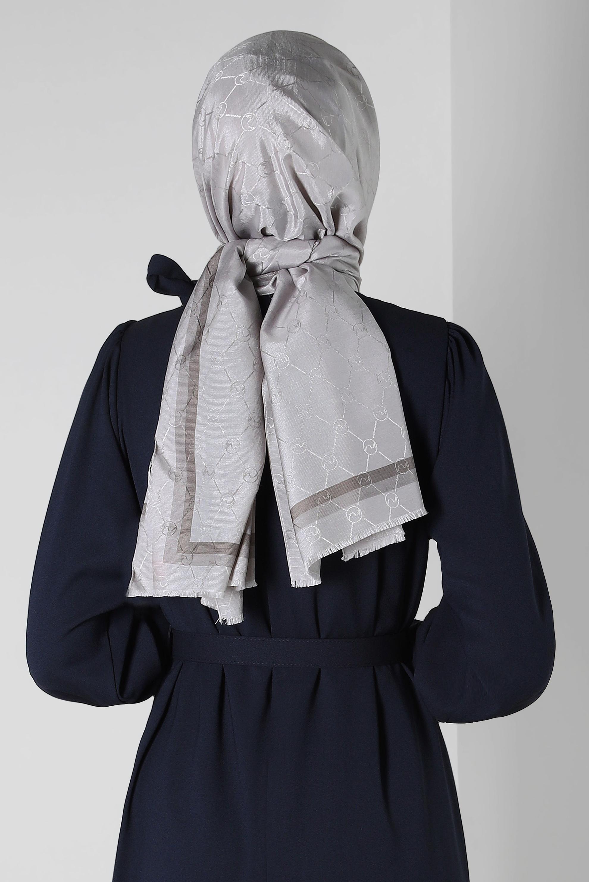 Tesettür giyim GRİ ALVİNA MONOGRAM ŞAL 8300