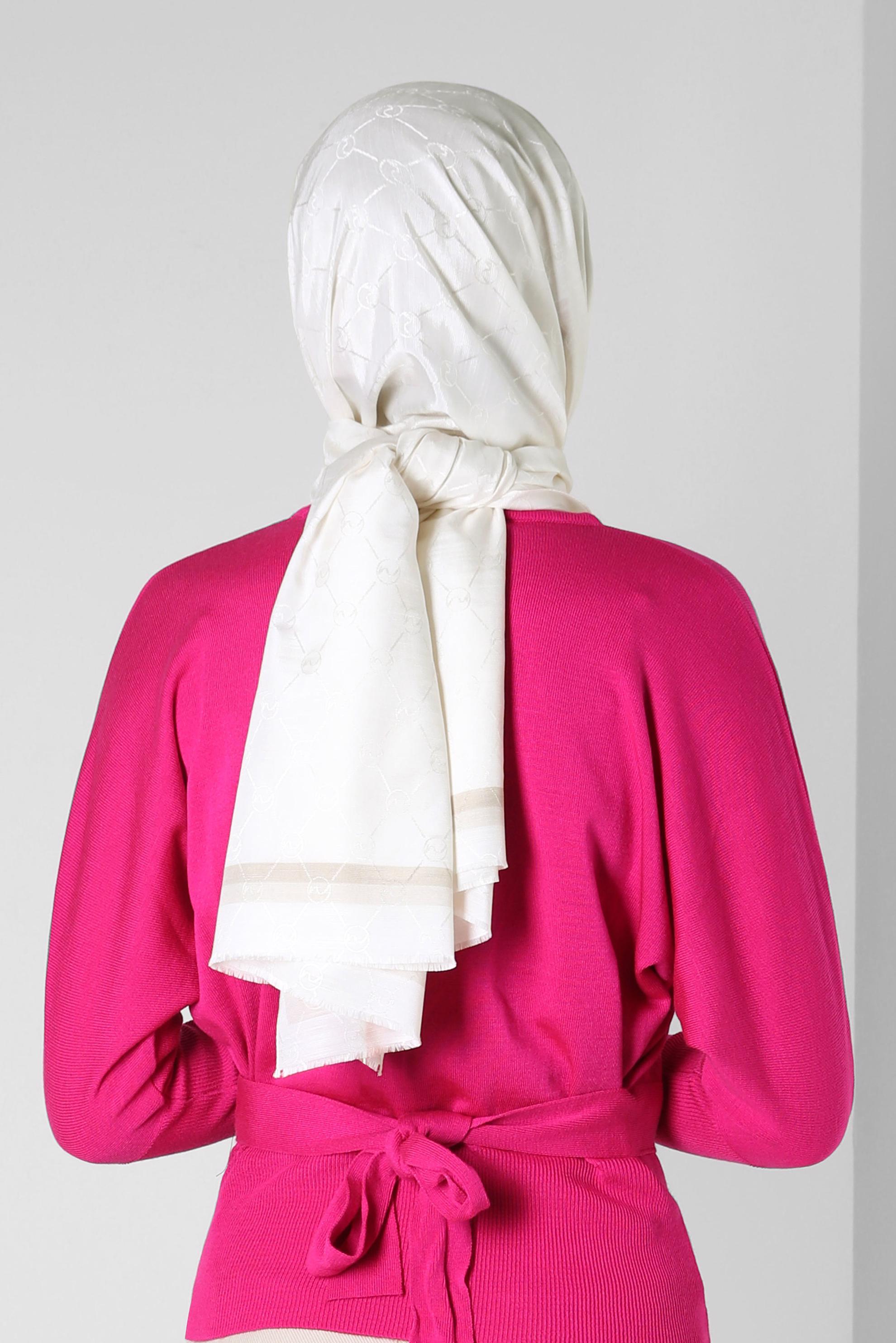 Tesettür giyim EKRU ALVİNA MONOGRAM ŞAL 8300