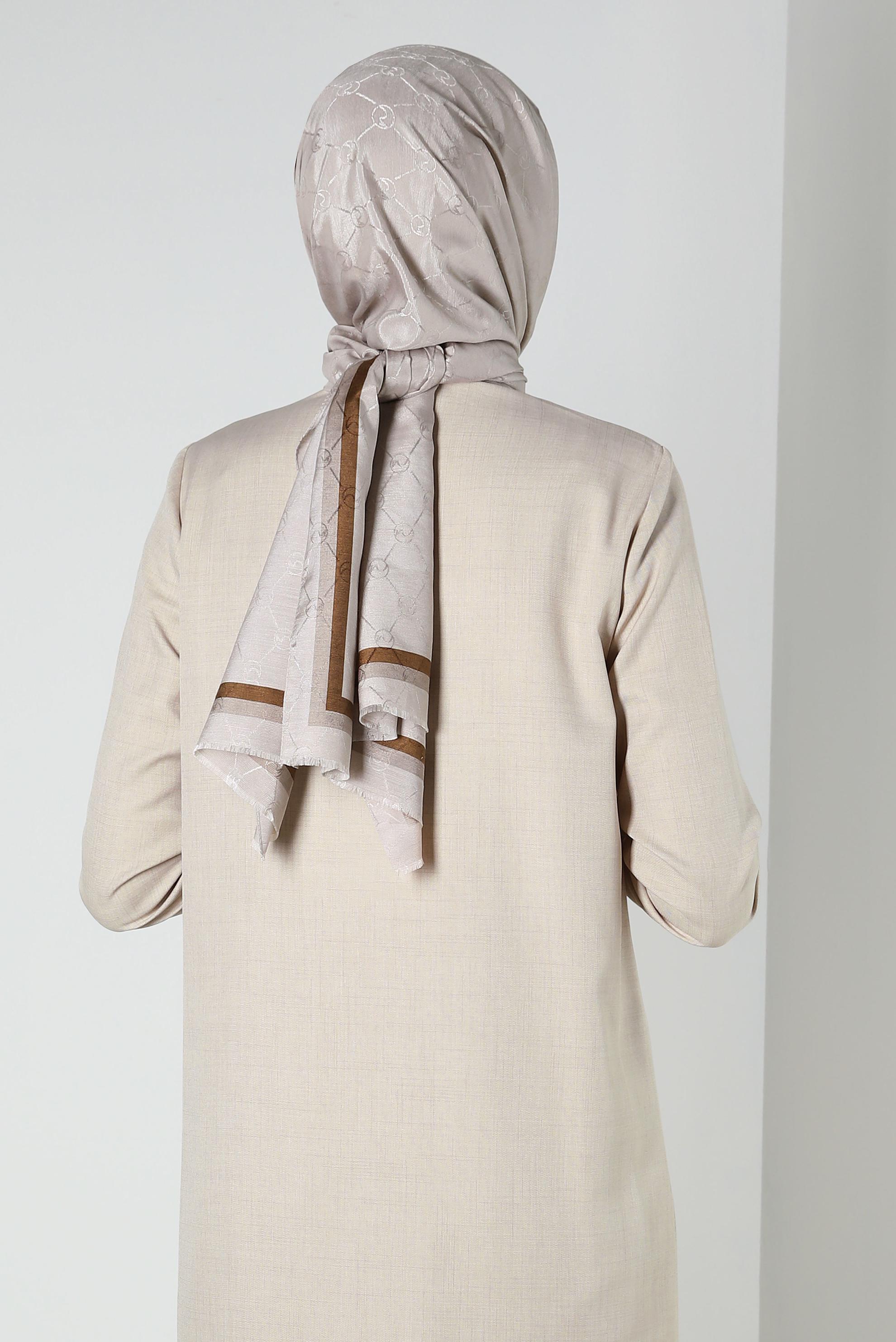 Tesettür giyim BEJ ALVİNA MONOGRAM ŞAL 8300