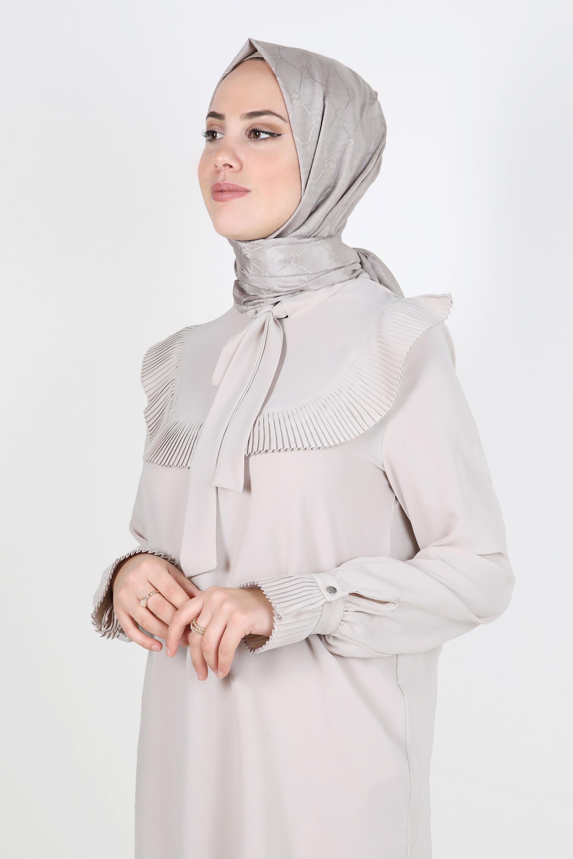 Tesettür giyim BEJ ALVİNA MONOGRAM ŞAL 8300