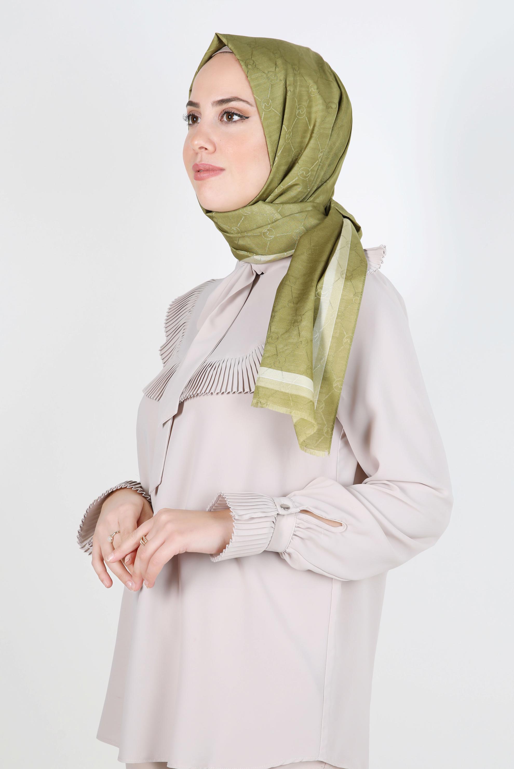 Tesettür giyim YEŞİL ALVİNA MONOGRAM ŞAL 8300