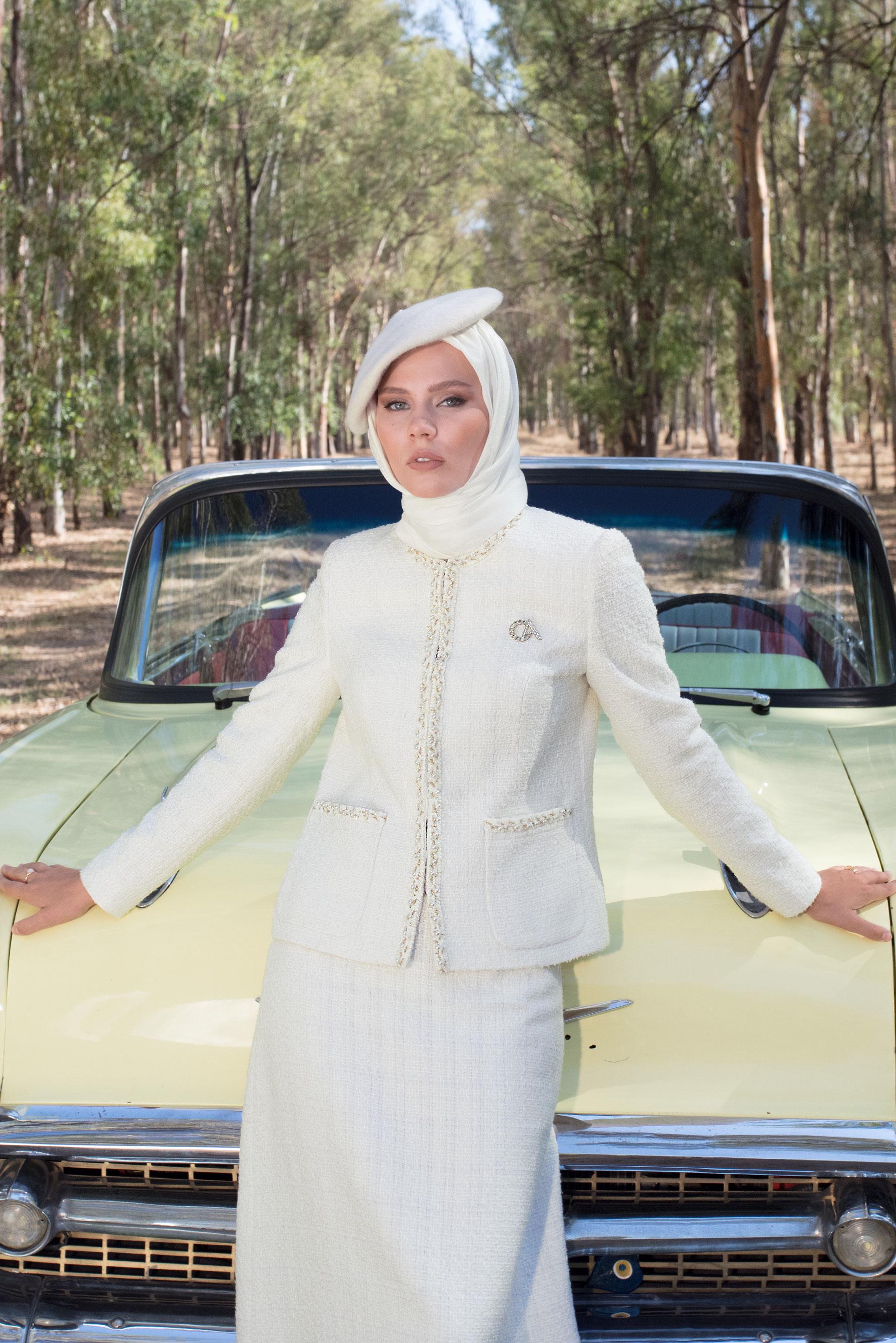 Hijab clothing WHITE SKIRTED SUIT WITH BROOCH 30403
