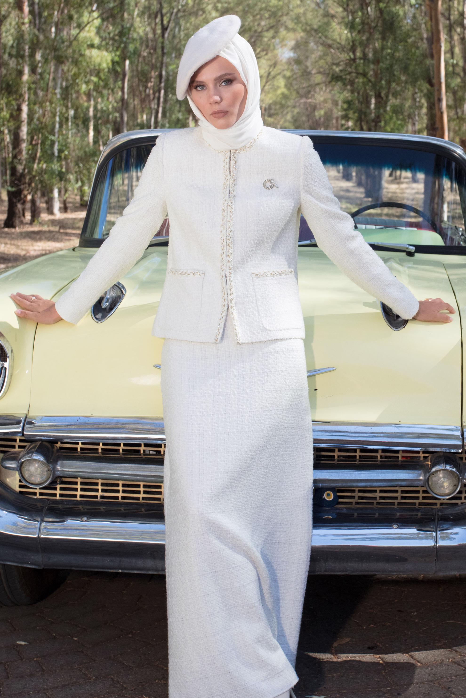 Hijab clothing WHITE SKIRTED SUIT WITH BROOCH 30403