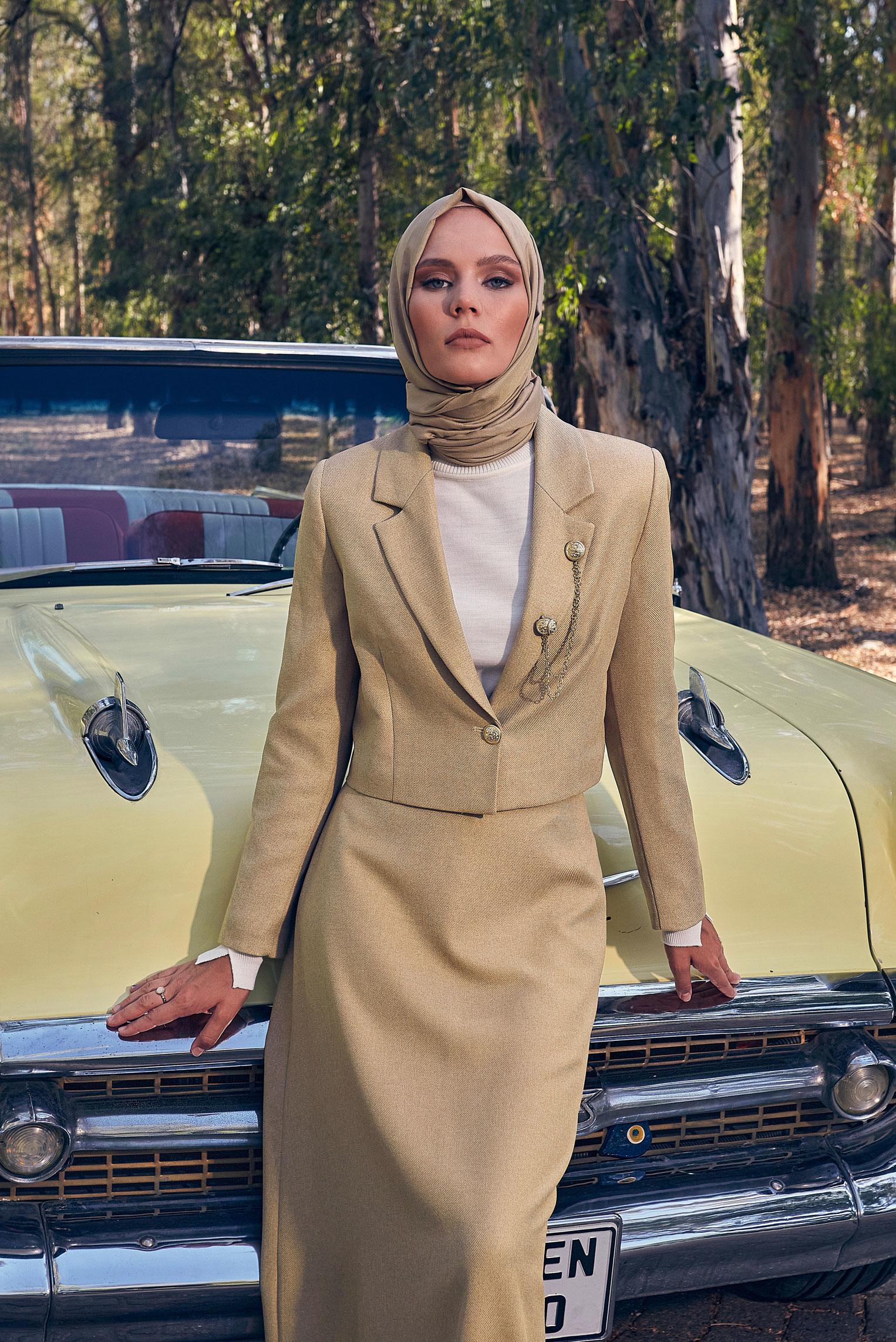 Tesettür giyim BEJ AKSESUAR DETAYLI ETEKLİ TAKIM 44159