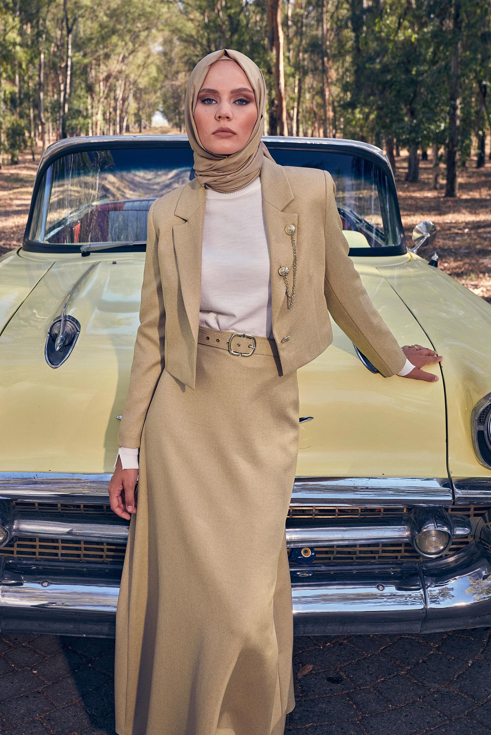 Tesettür giyim BEJ AKSESUAR DETAYLI ETEKLİ TAKIM 44159