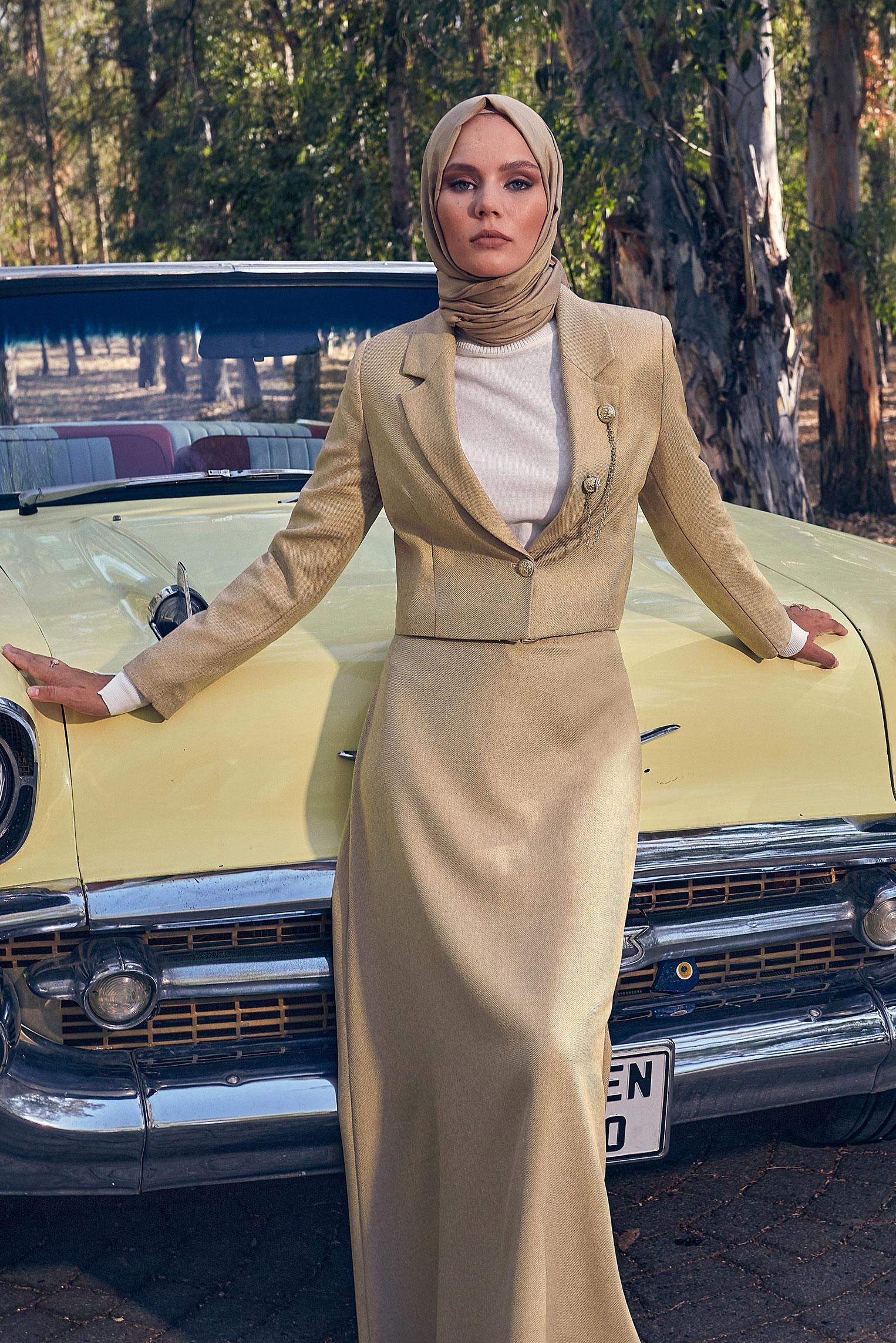 Tesettür giyim BEJ AKSESUAR DETAYLI ETEKLİ TAKIM 44159