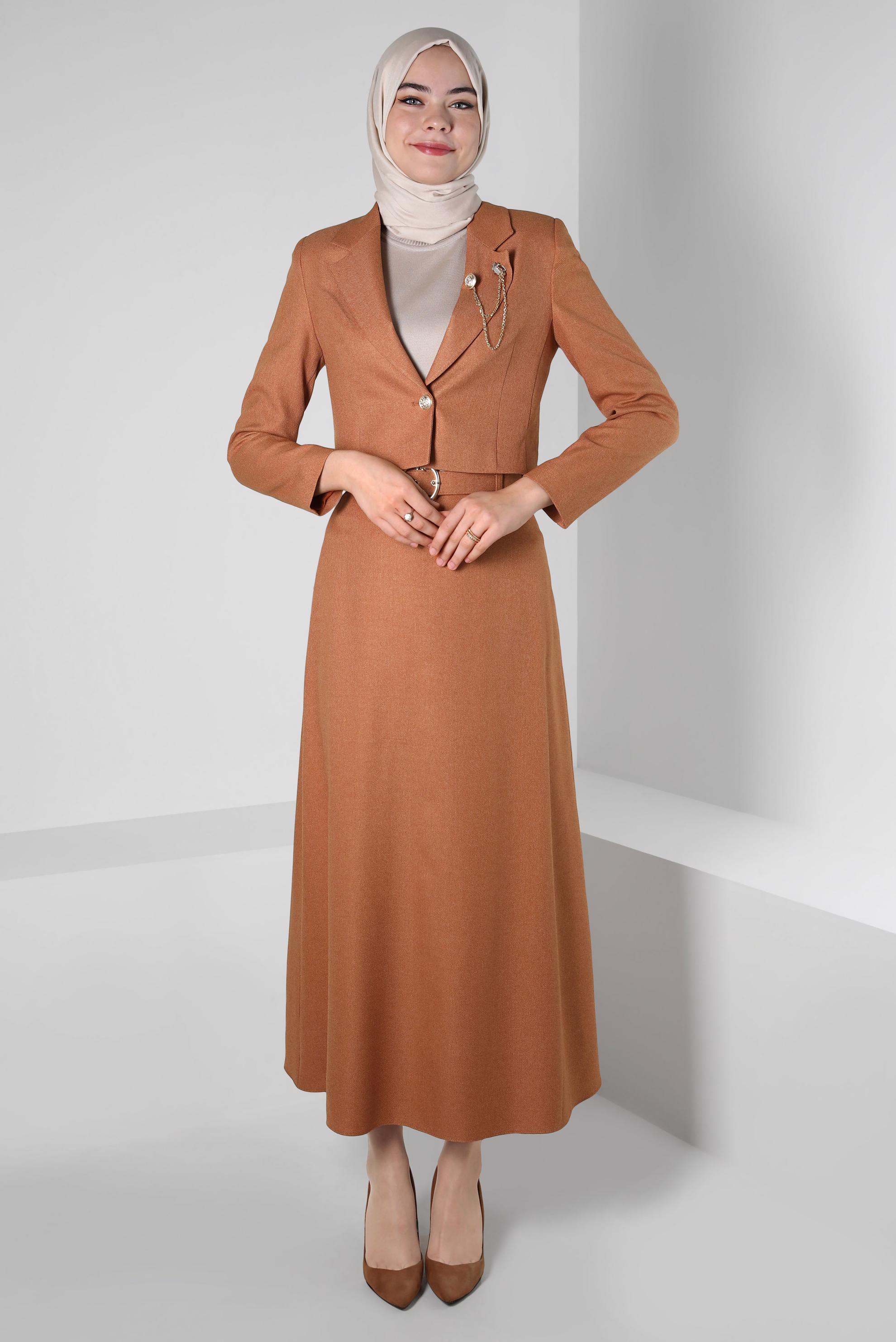 Tesettür giyim KAHVE AKSESUAR DETAYLI ETEKLİ TAKIM 44159