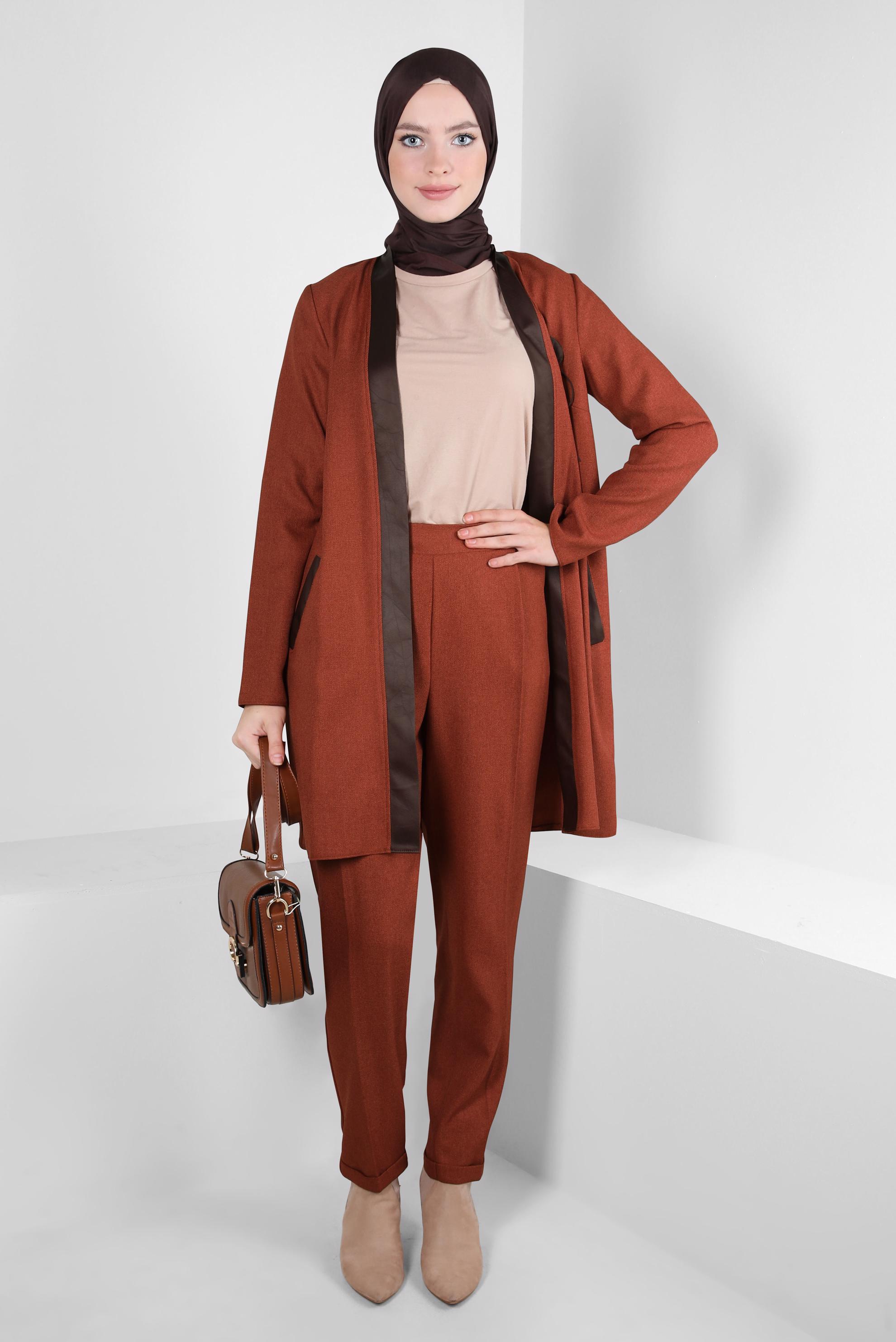 Tesettür giyim KAHVE BROŞ DETAYLI PANTOLONLU TAKIM 44251