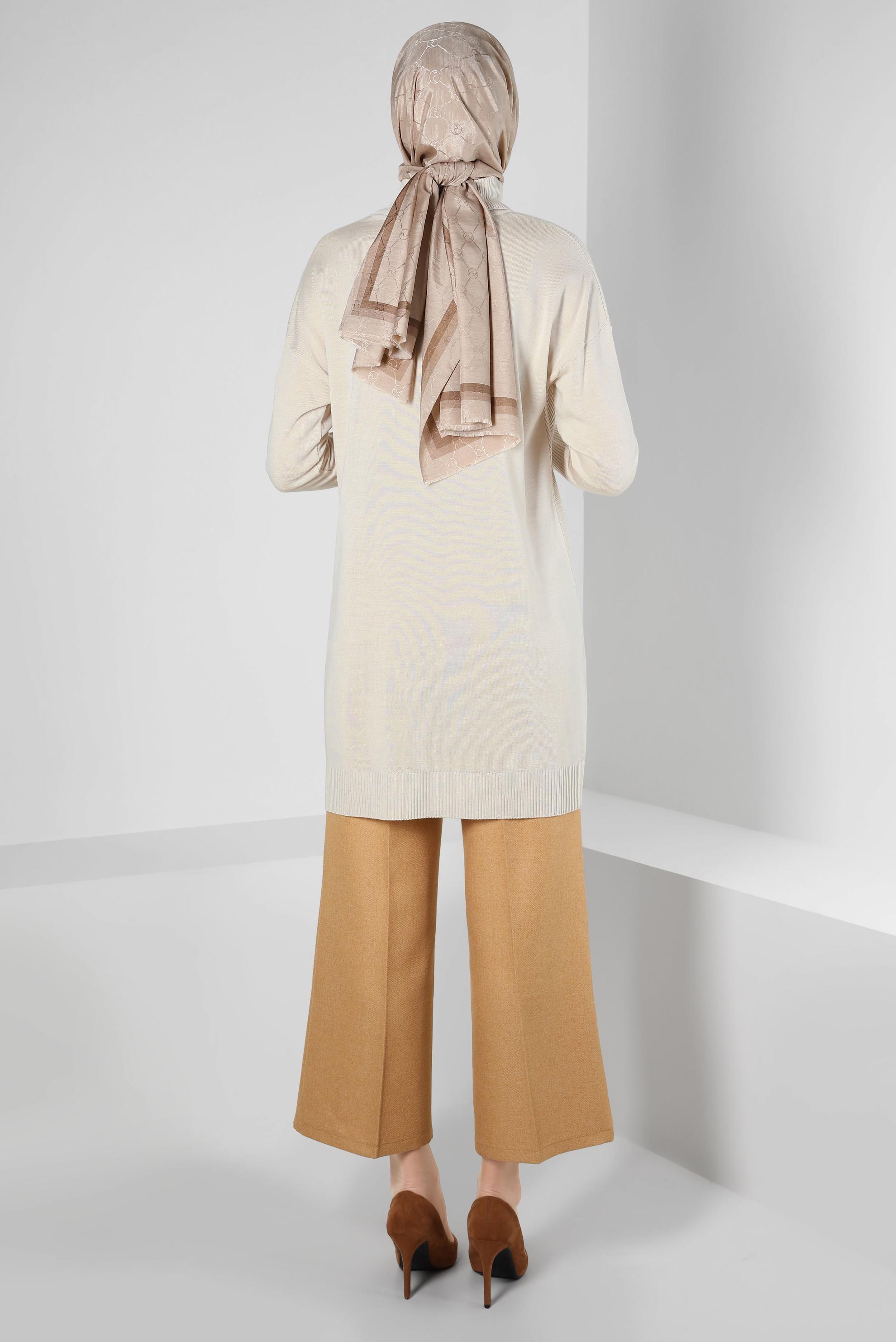 Tesettür giyim BEJ BOĞAZLI YAKA TRİKO TUNİK 44007