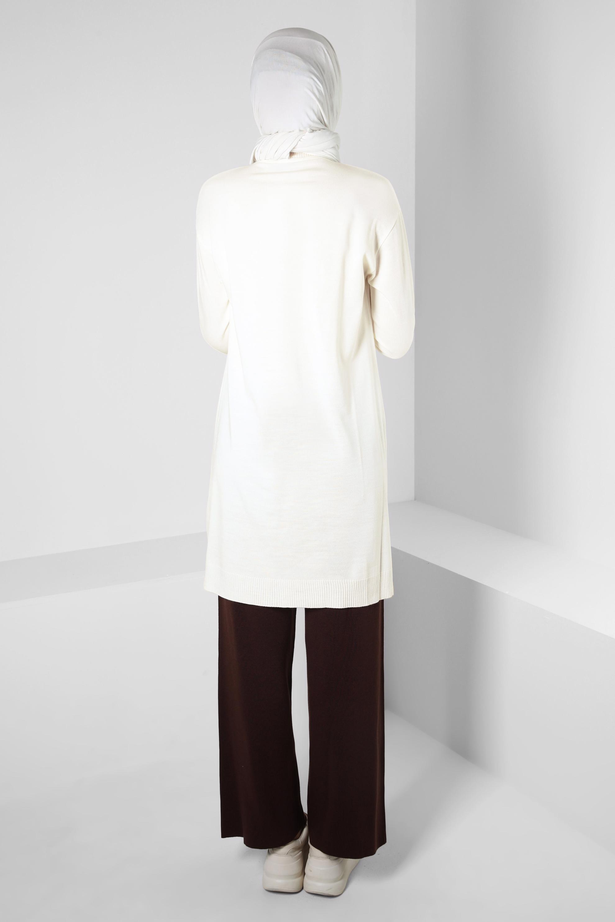 Tesettür giyim BEYAZ BOĞAZLI YAKA TRİKO TUNİK 44009