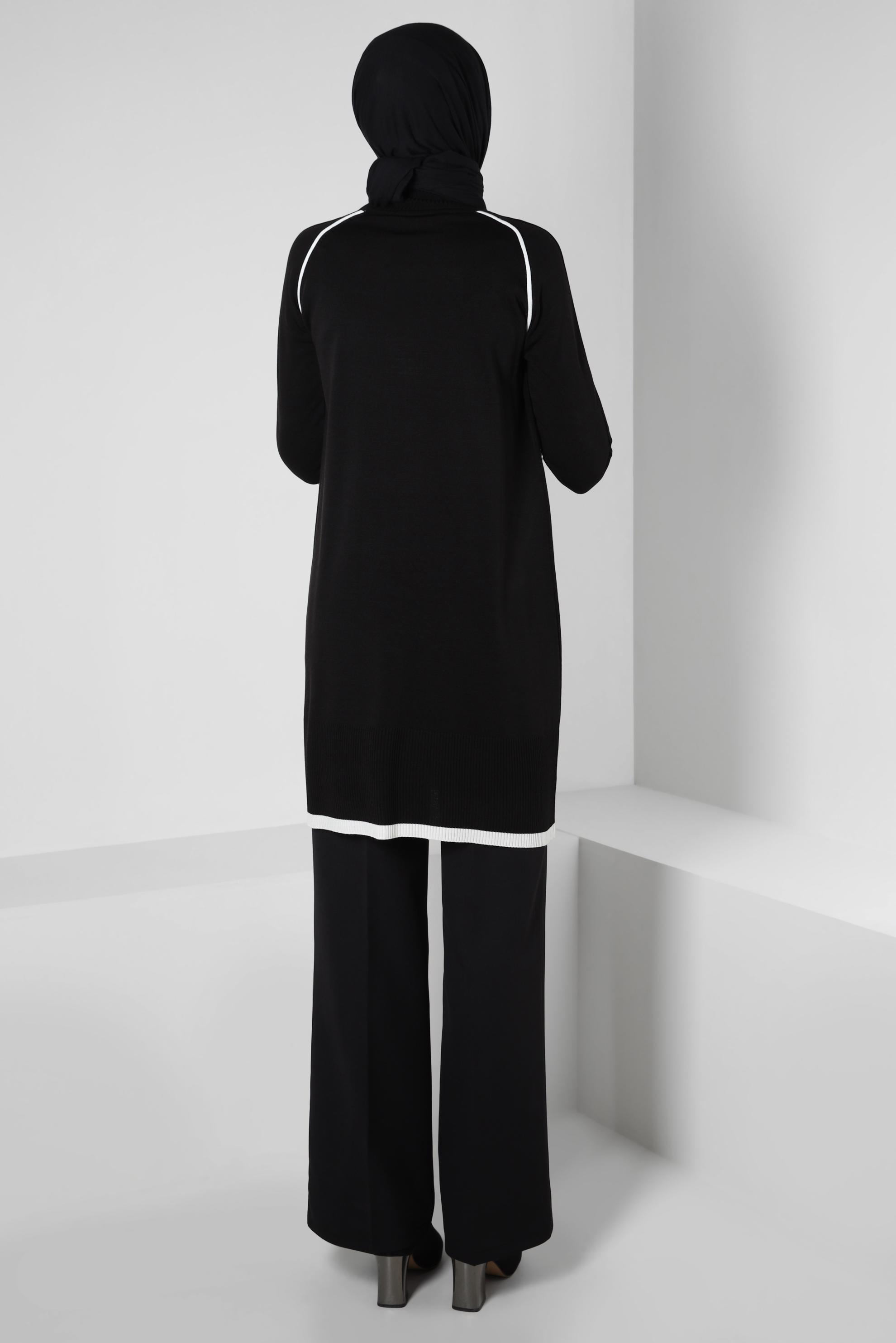 Tesettür giyim SİYAH BOĞAZLI YAKA TRİKO TUNİK 44010